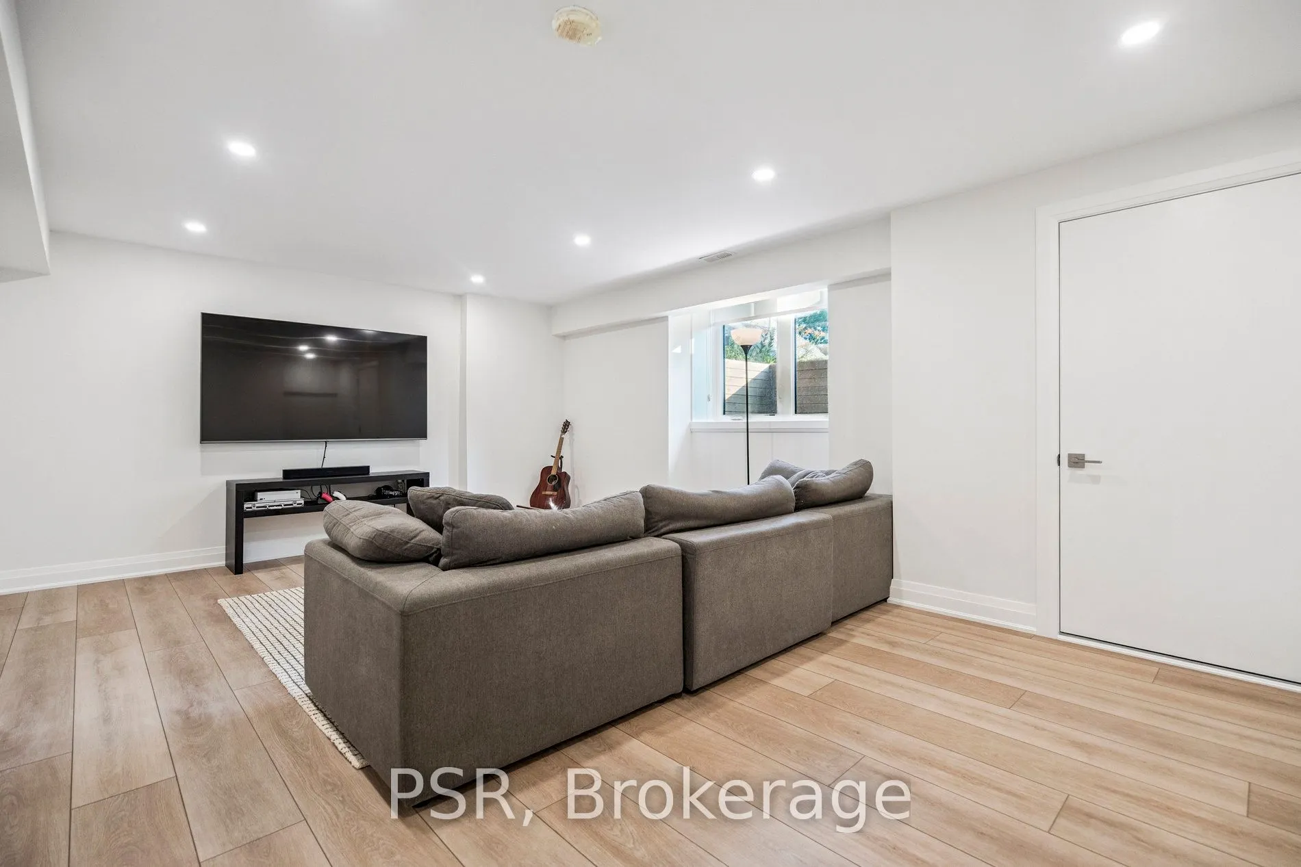 8 Paxton Avenue
