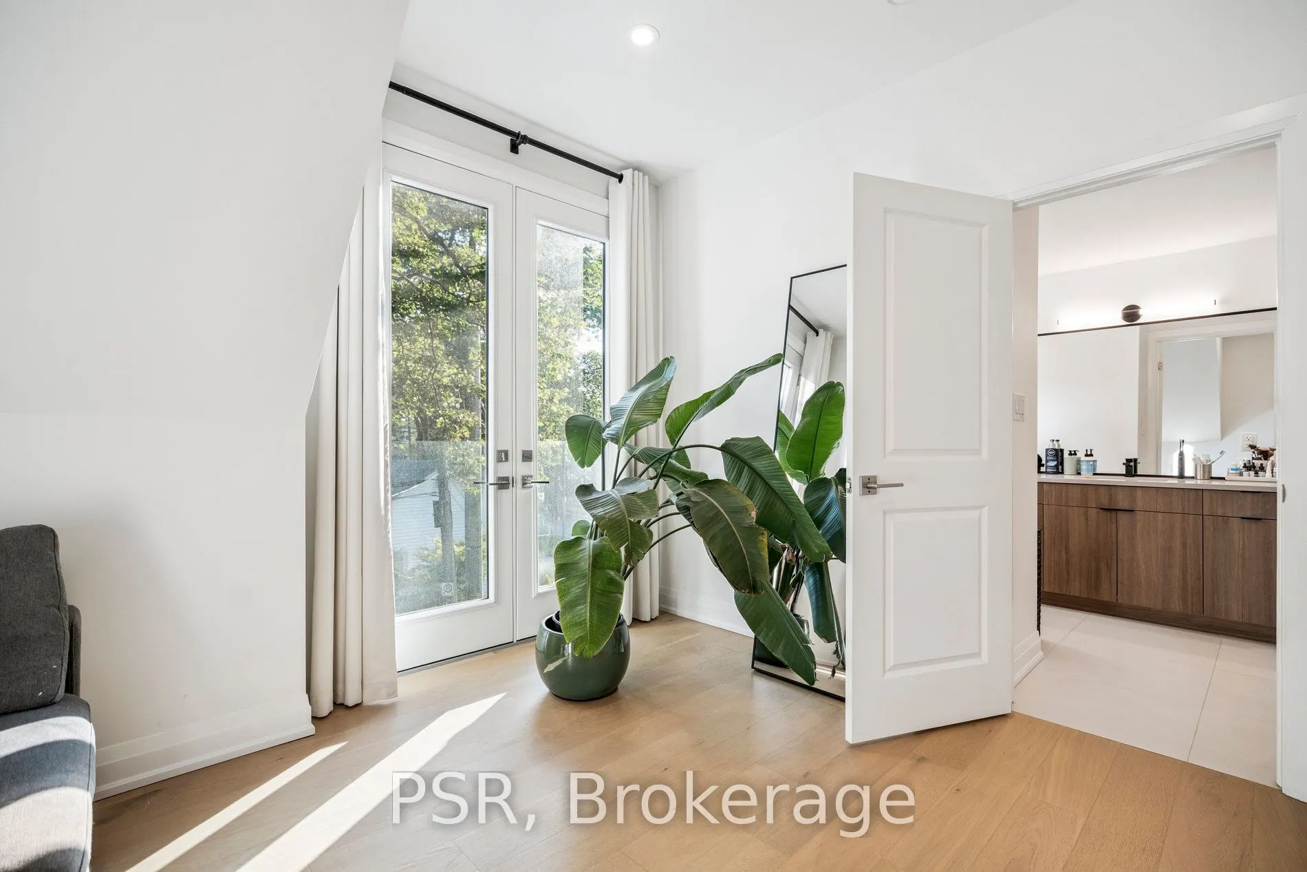 8 Paxton Avenue