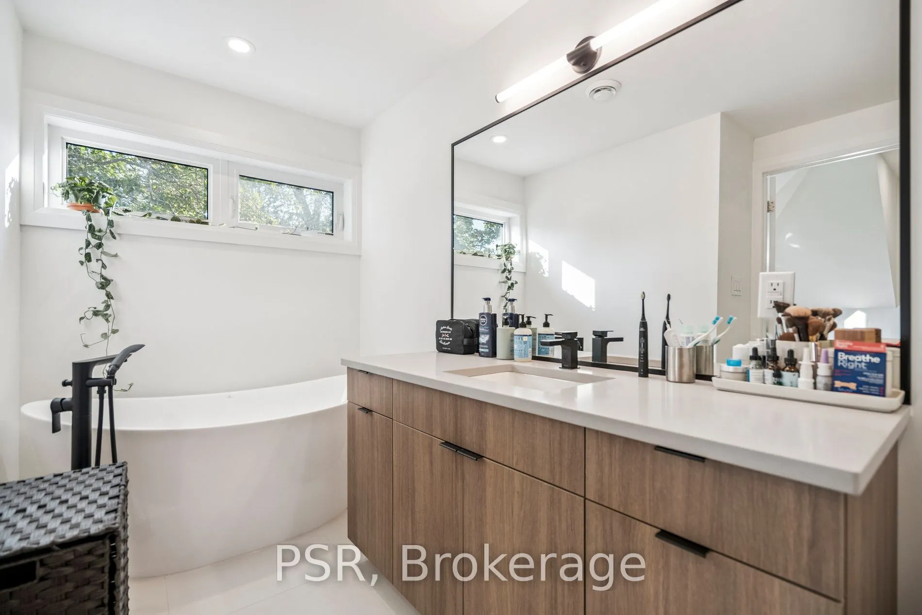 8 Paxton Avenue