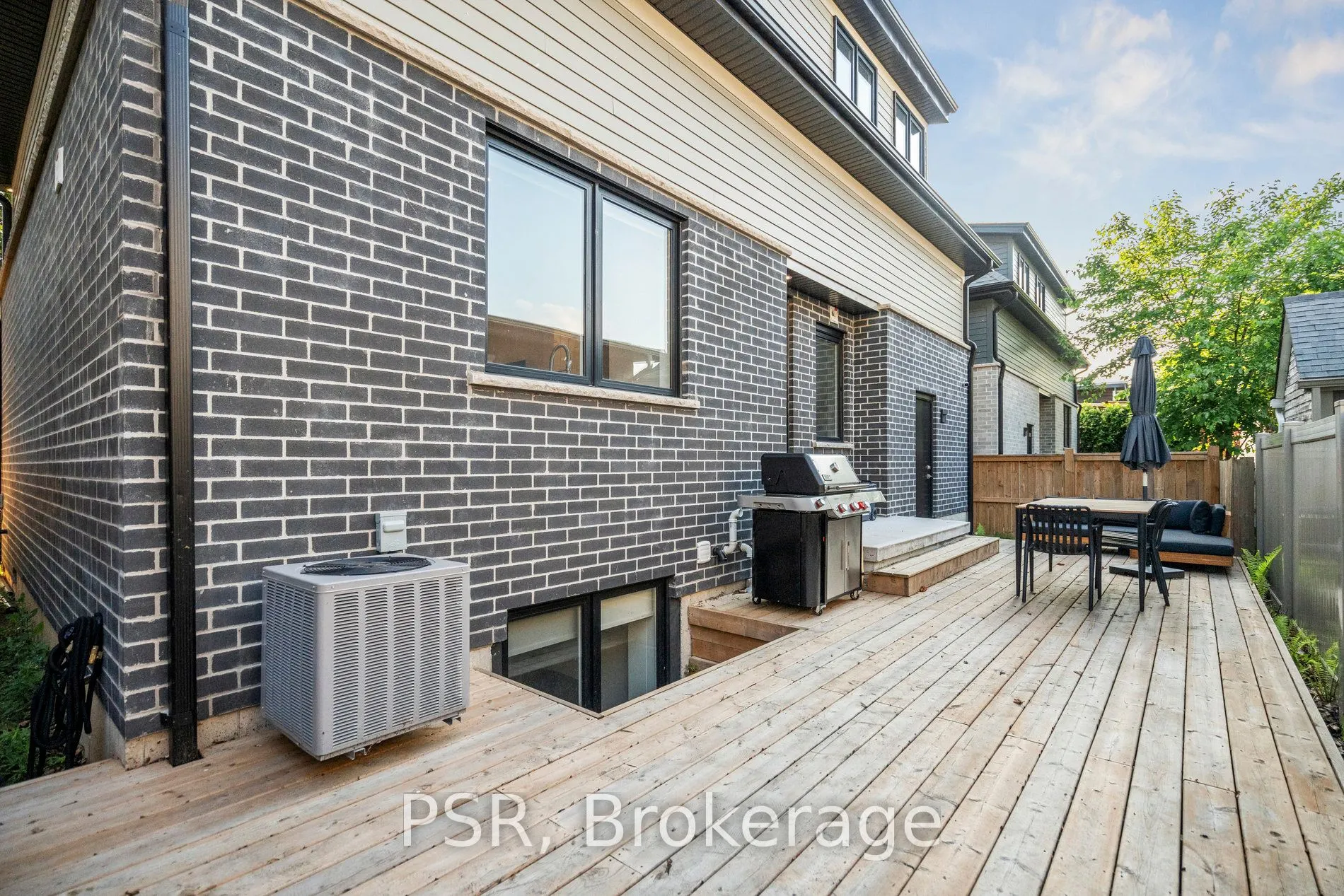 8 Paxton Avenue