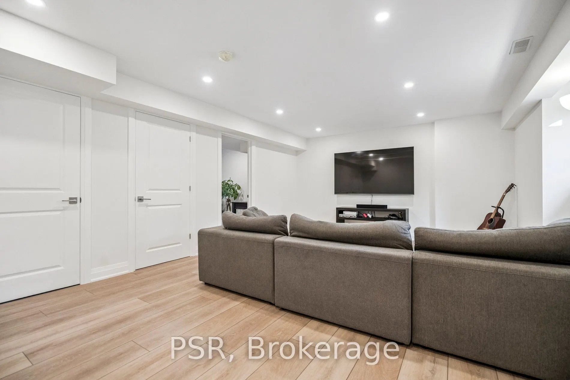 8 Paxton Avenue