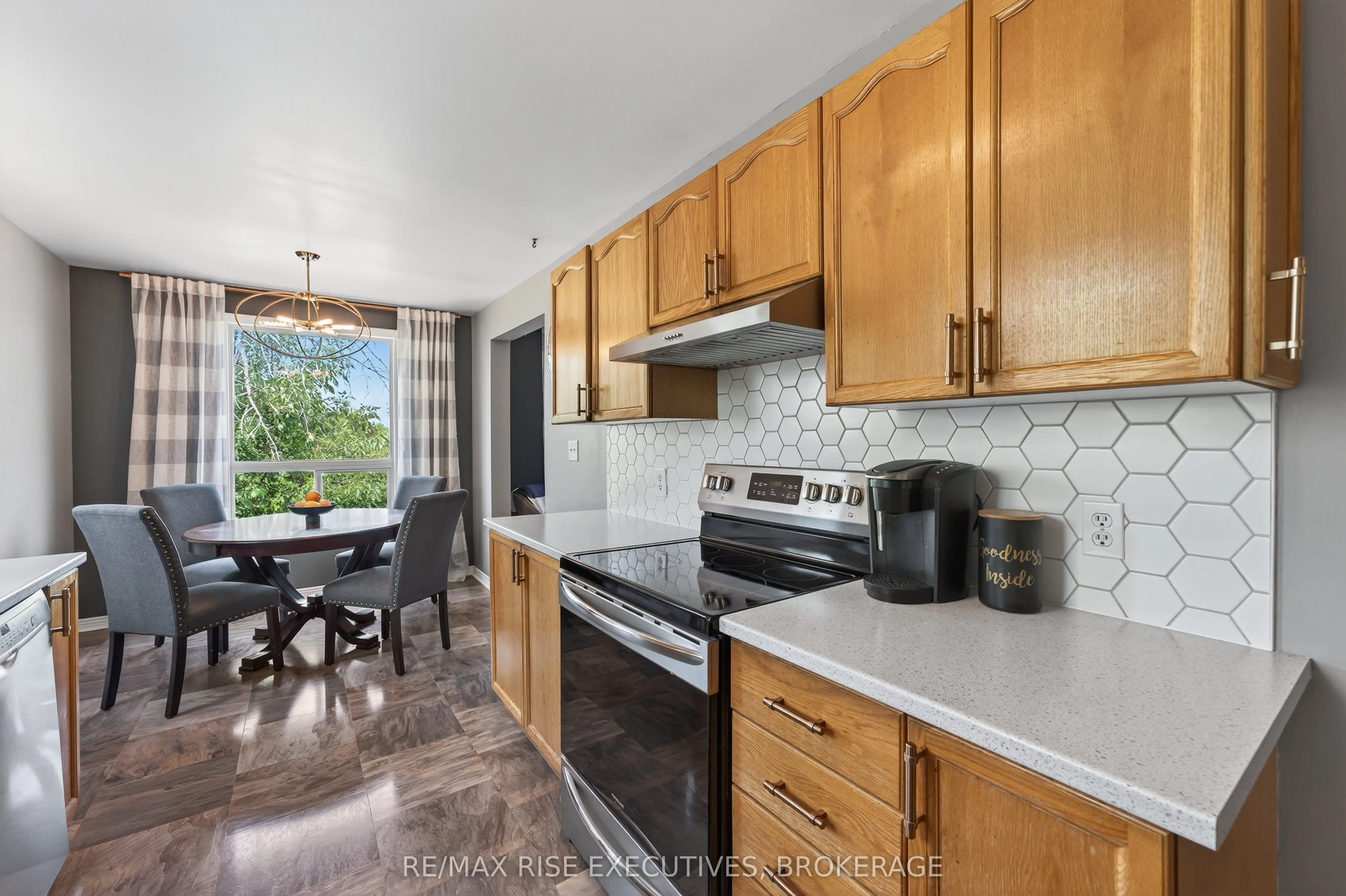 1328 Brackenwood Crescent