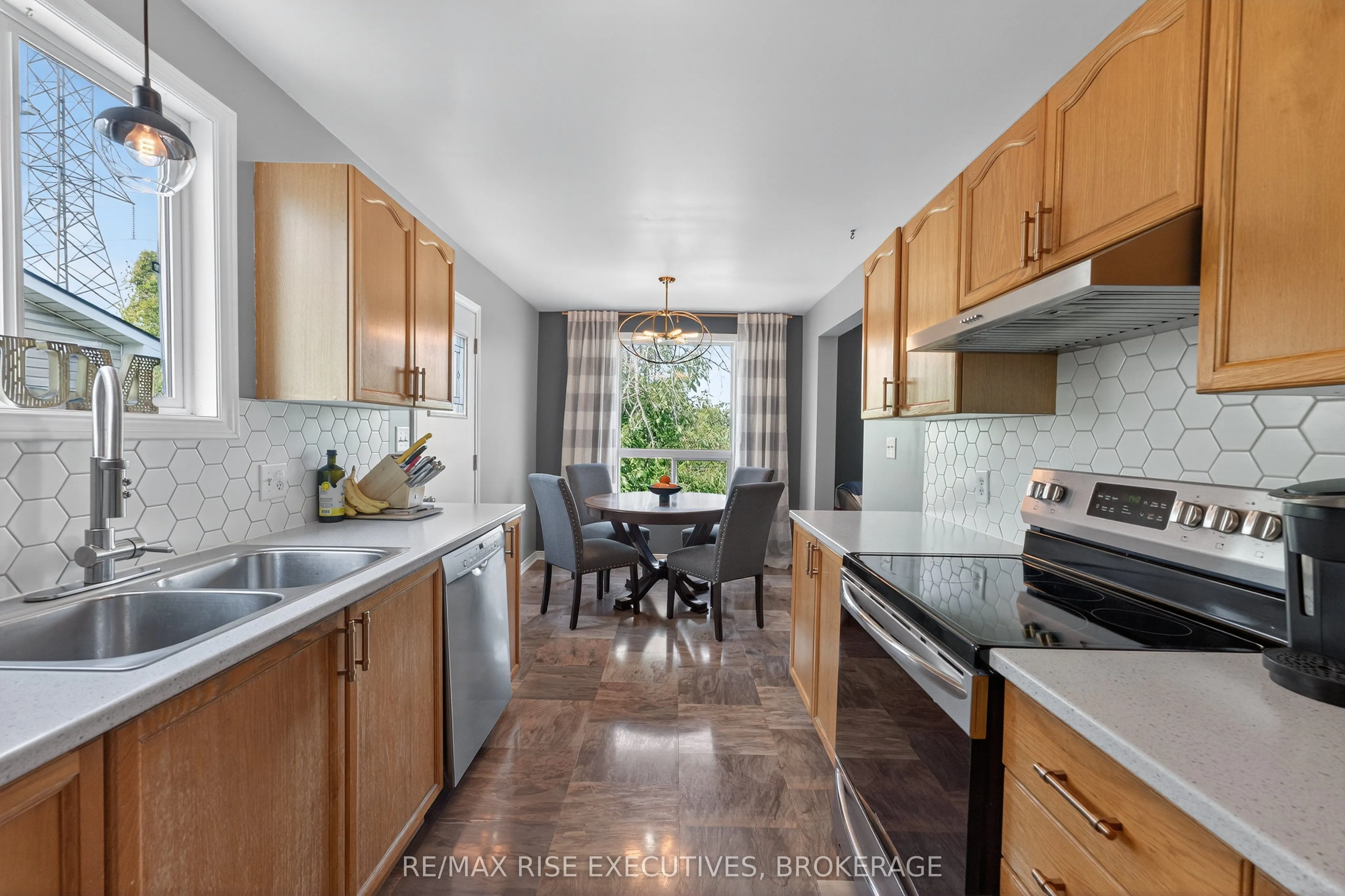 1328 Brackenwood Crescent