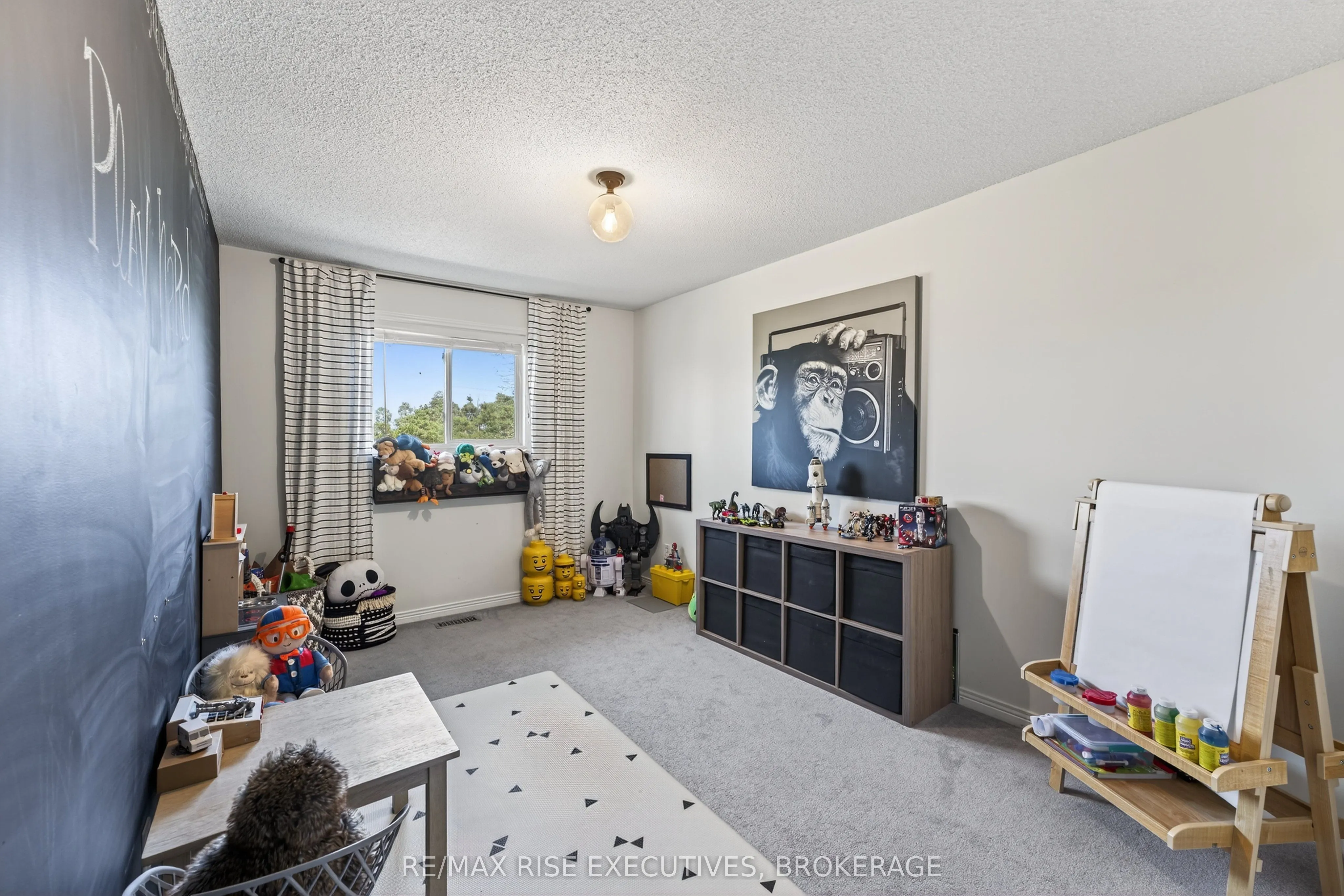 1328 Brackenwood Crescent