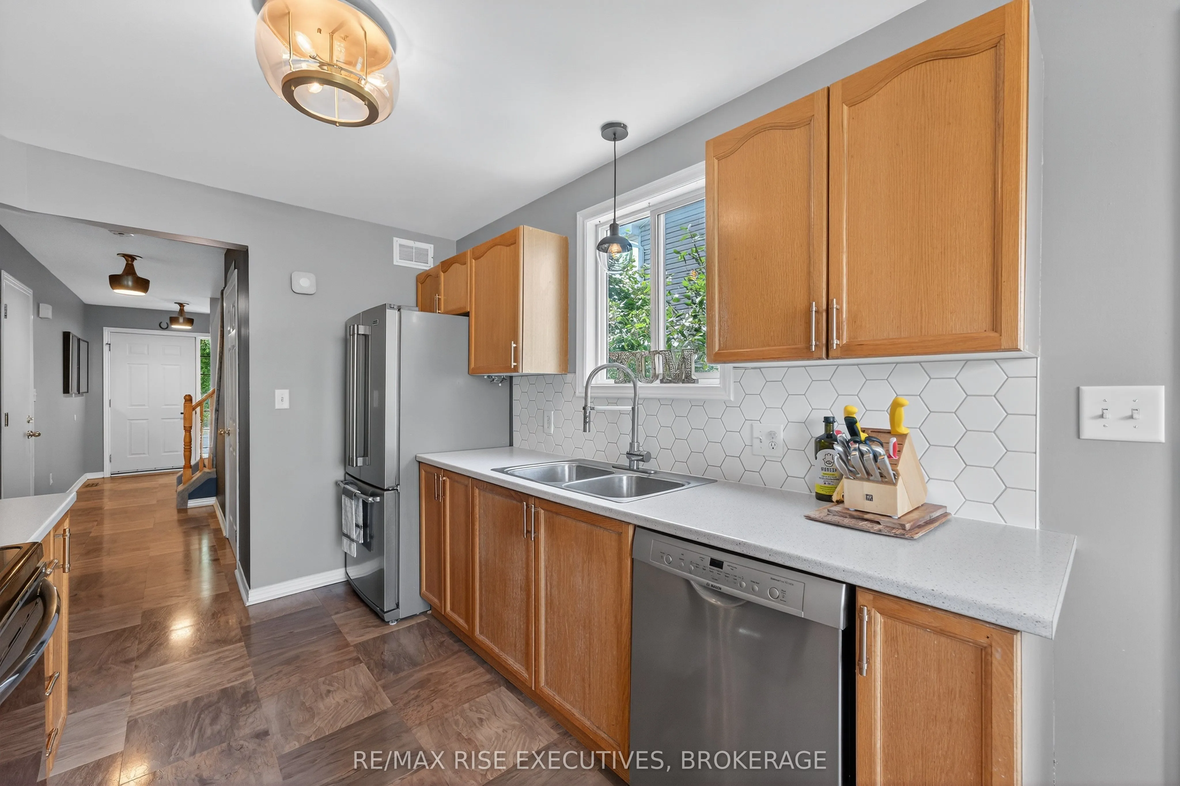 1328 Brackenwood Crescent