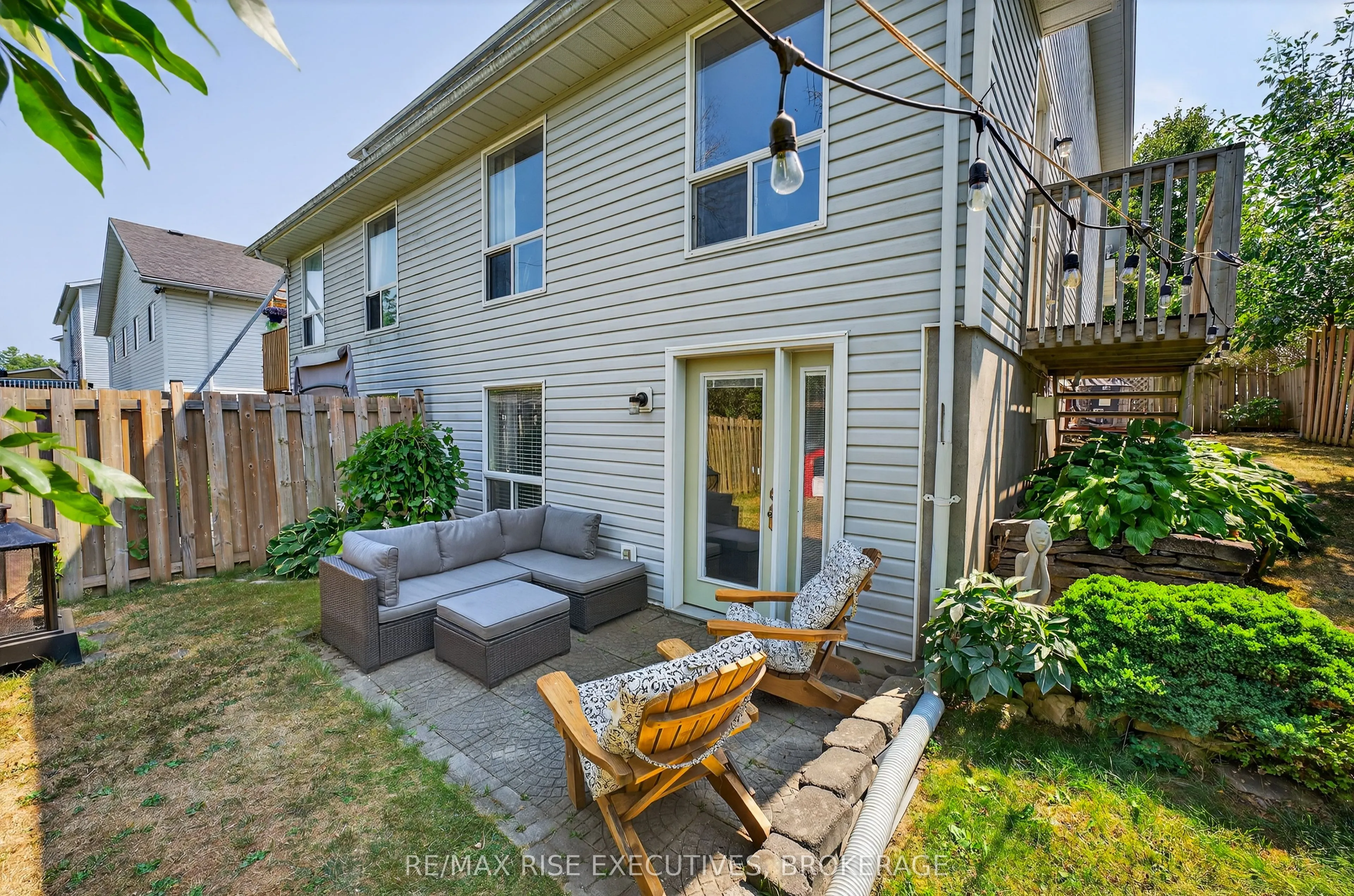 1328 Brackenwood Crescent