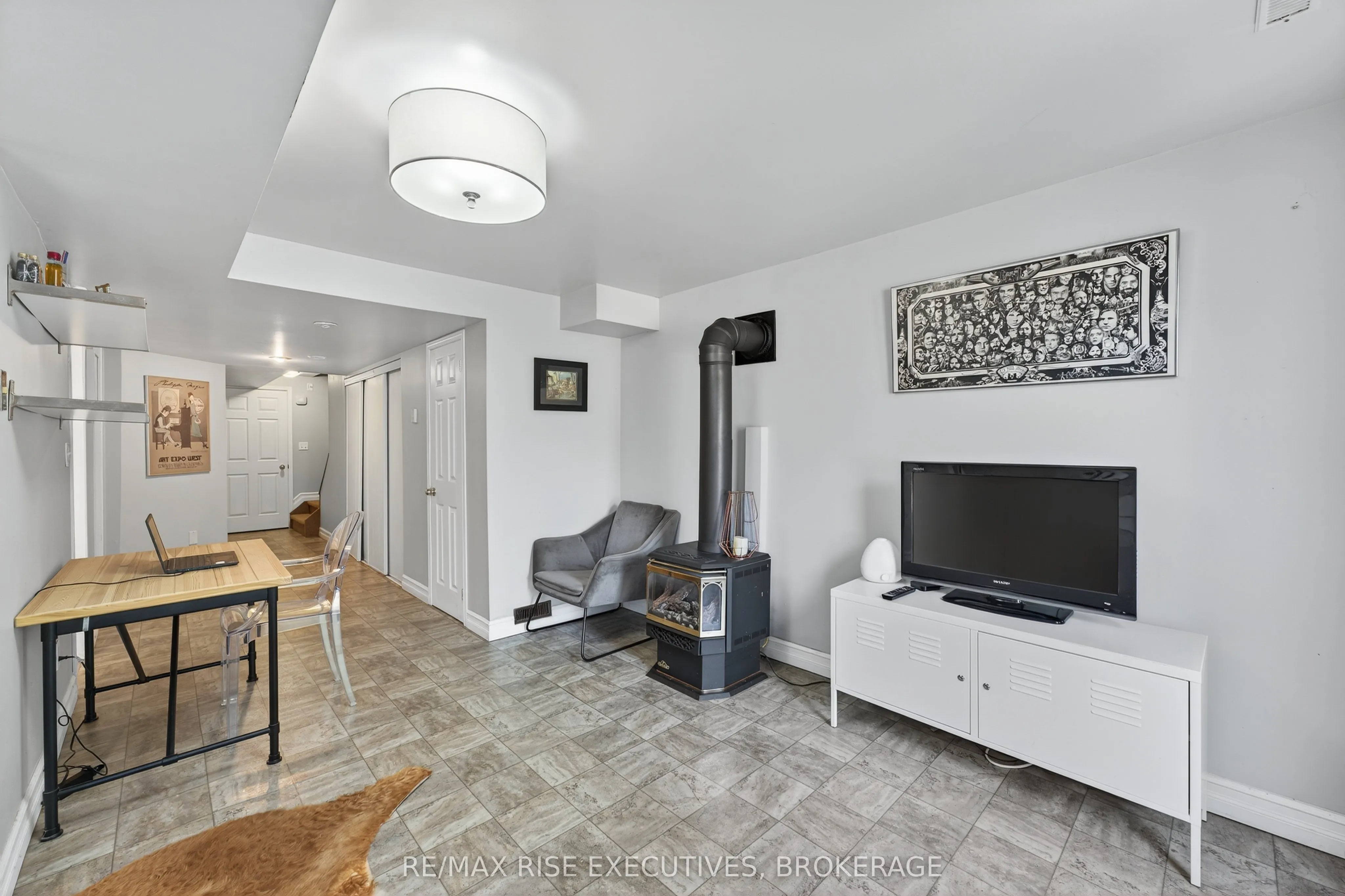 1328 Brackenwood Crescent