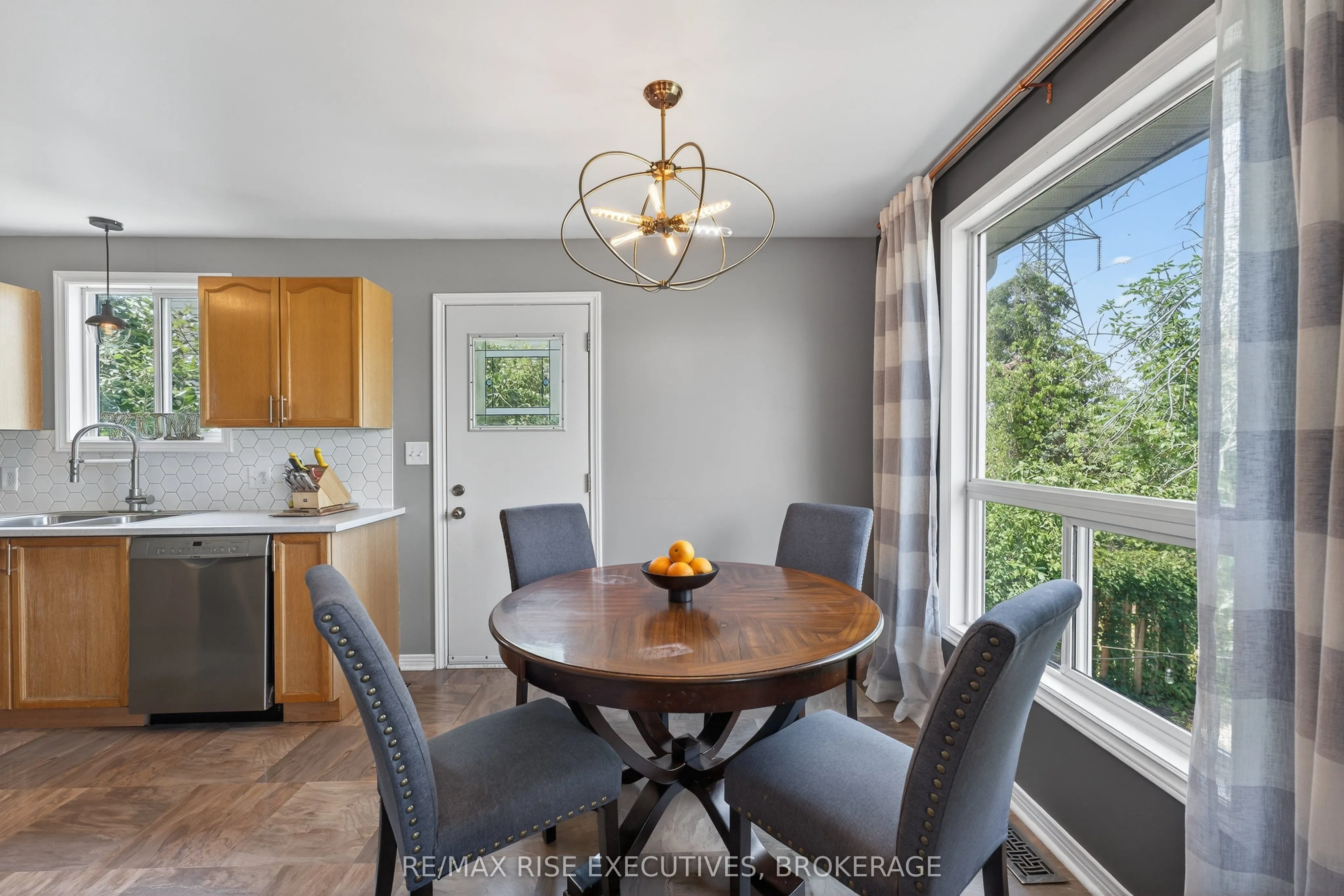 1328 Brackenwood Crescent