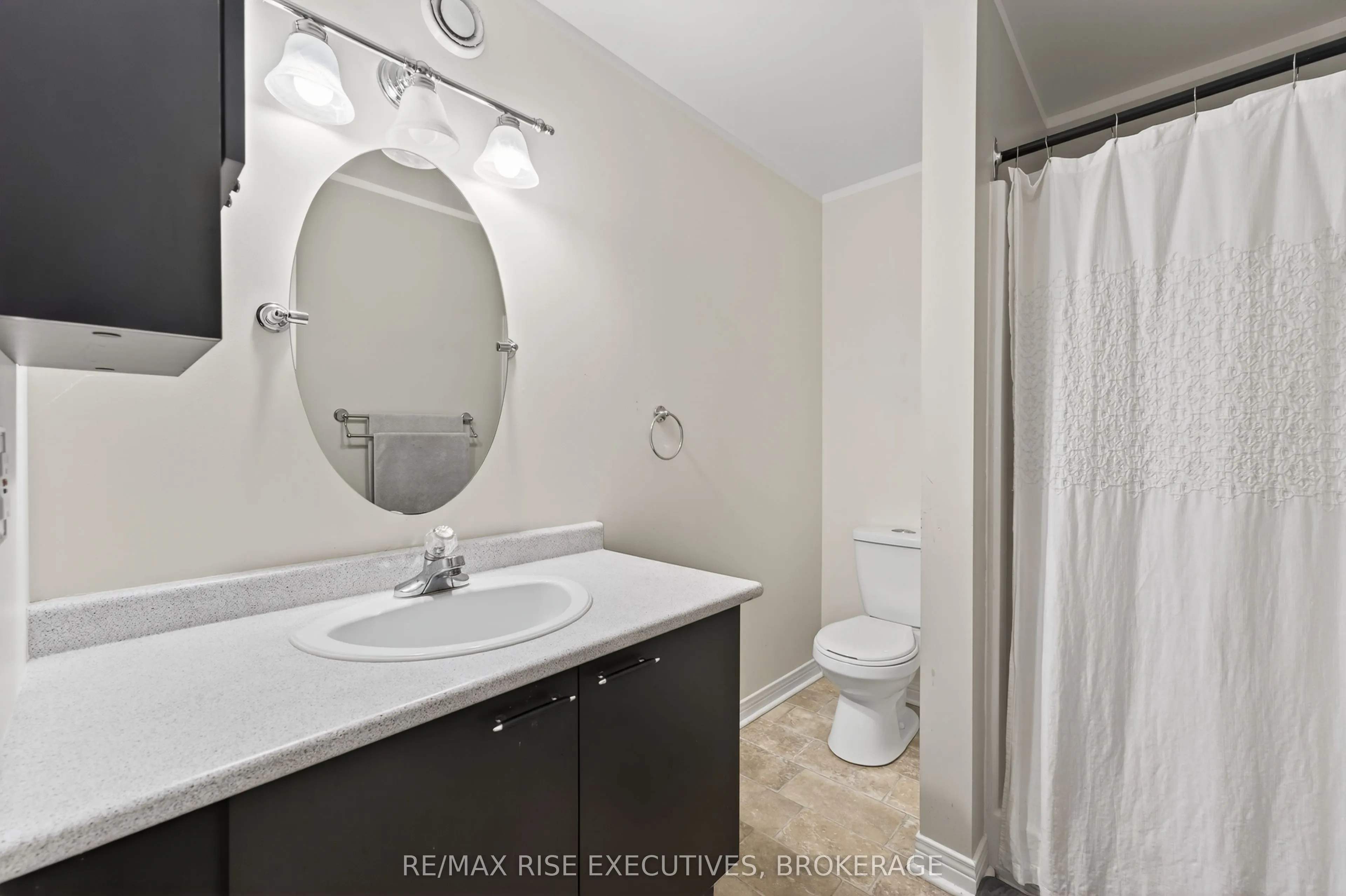 1328 Brackenwood Crescent