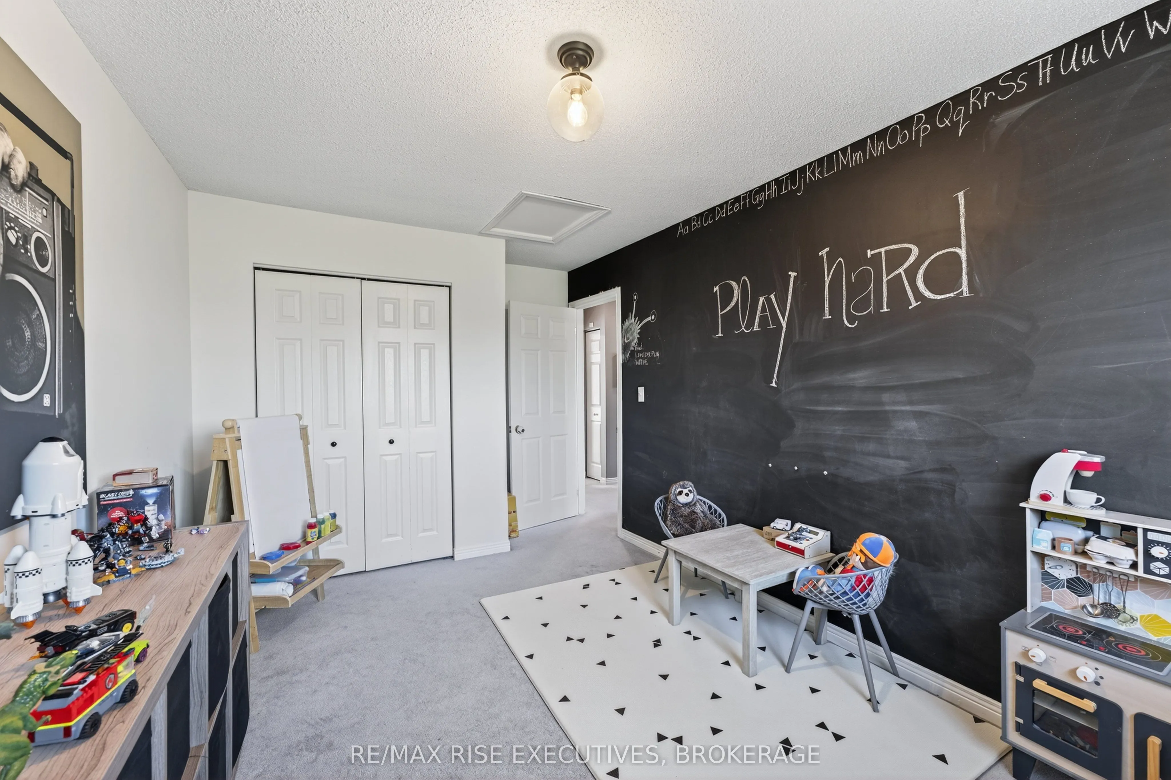 1328 Brackenwood Crescent