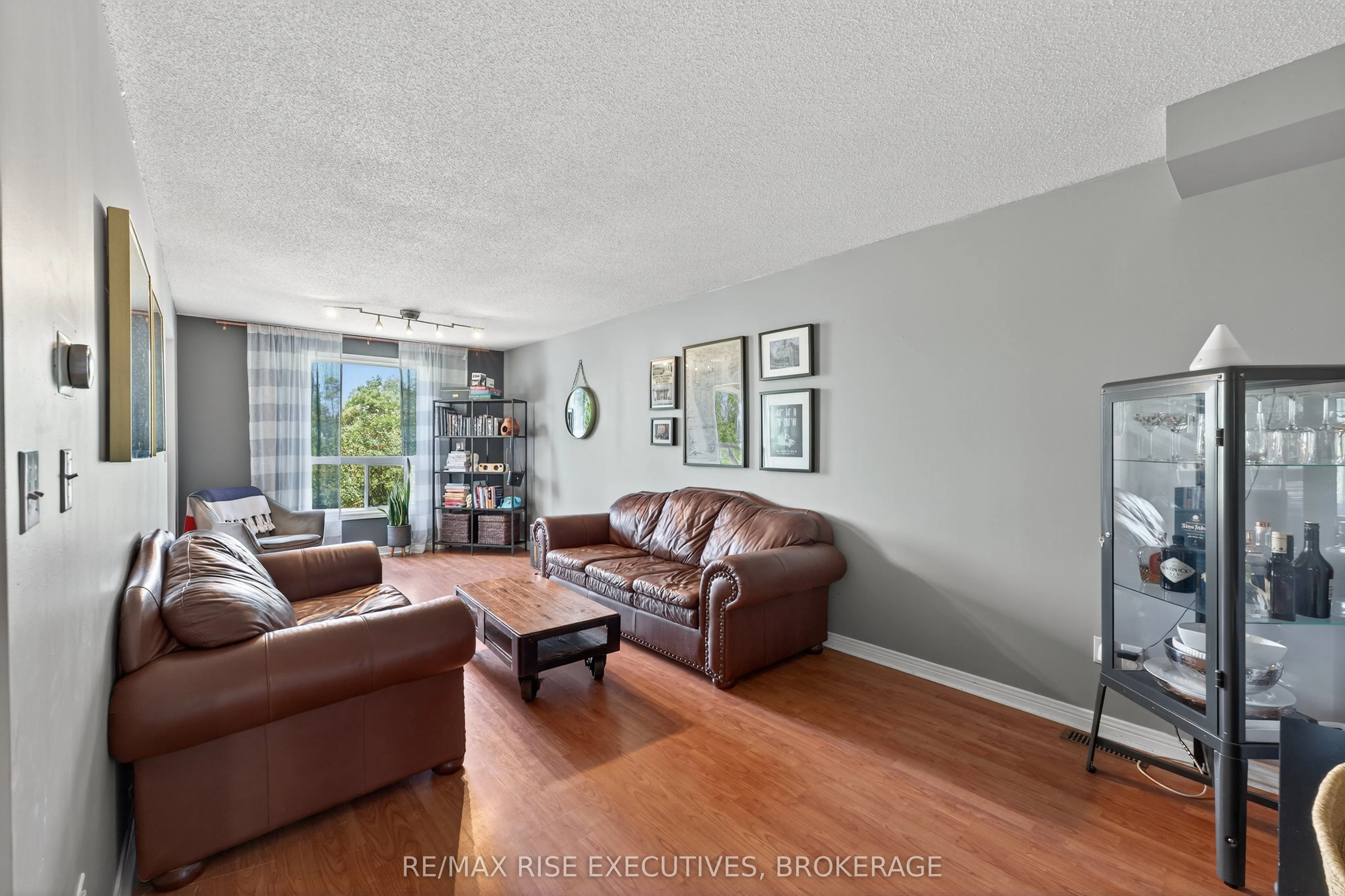 1328 Brackenwood Crescent
