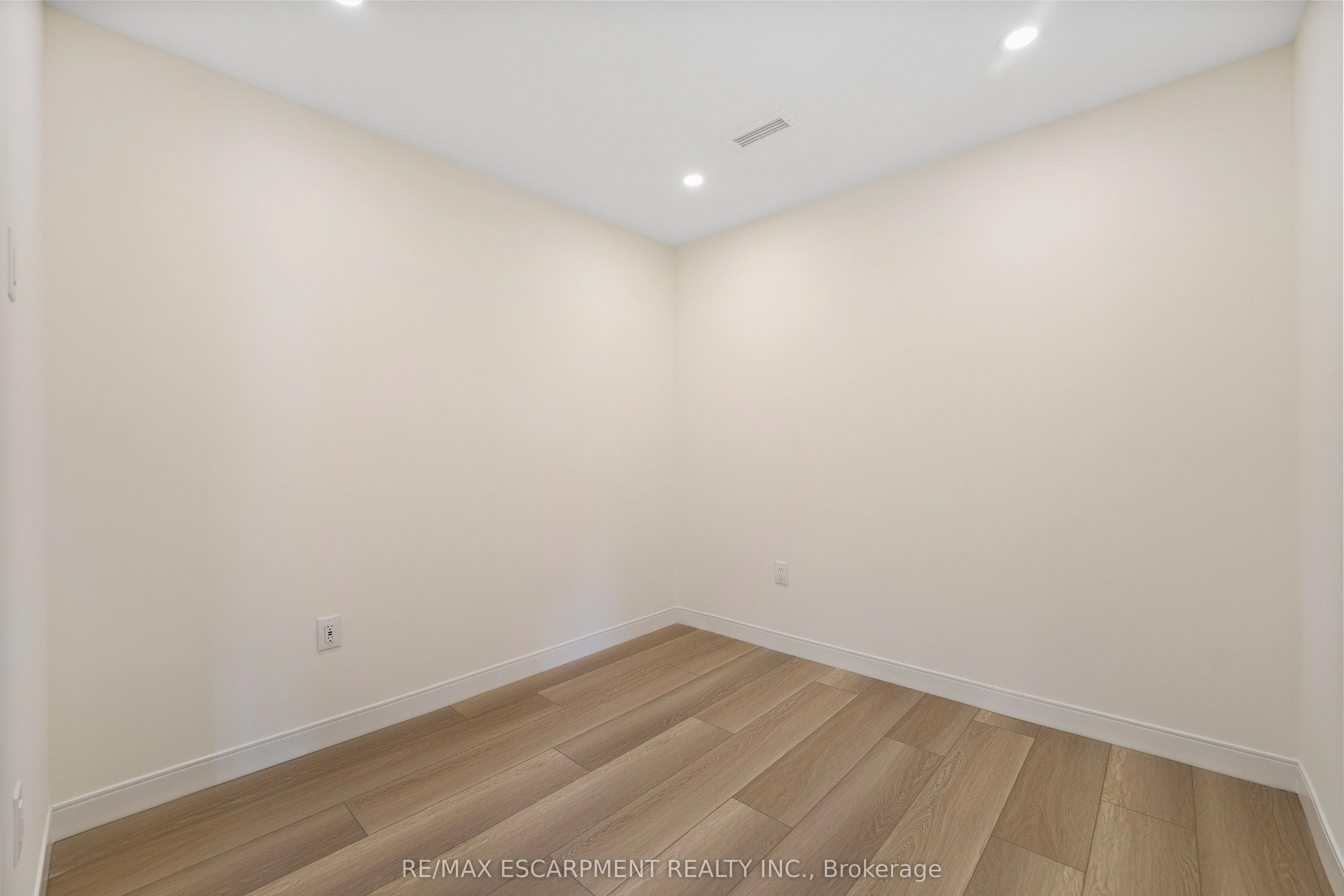 123 Lincoln Street, #309