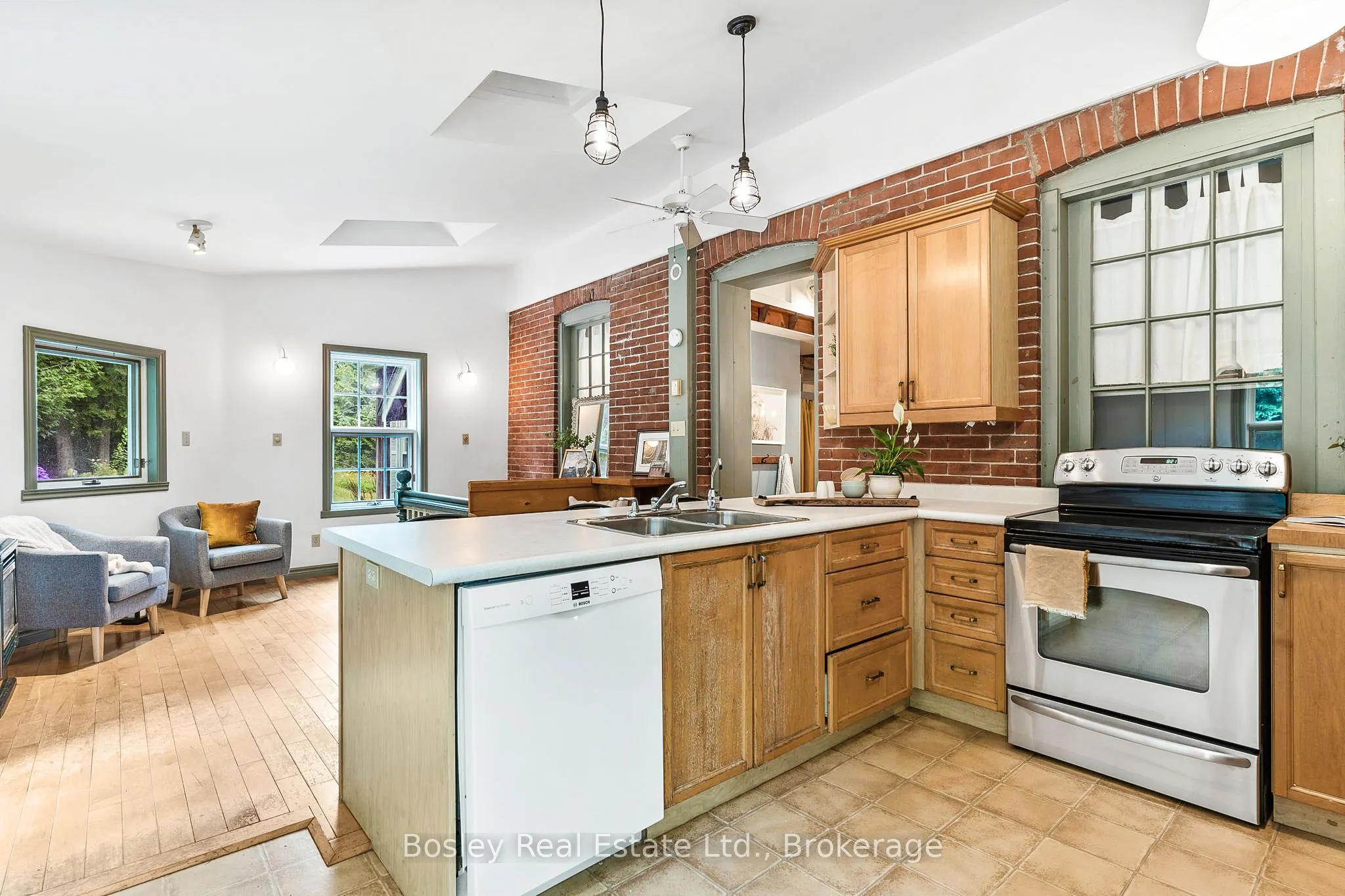 355276 The Blue Mountains Euphrasia Townline