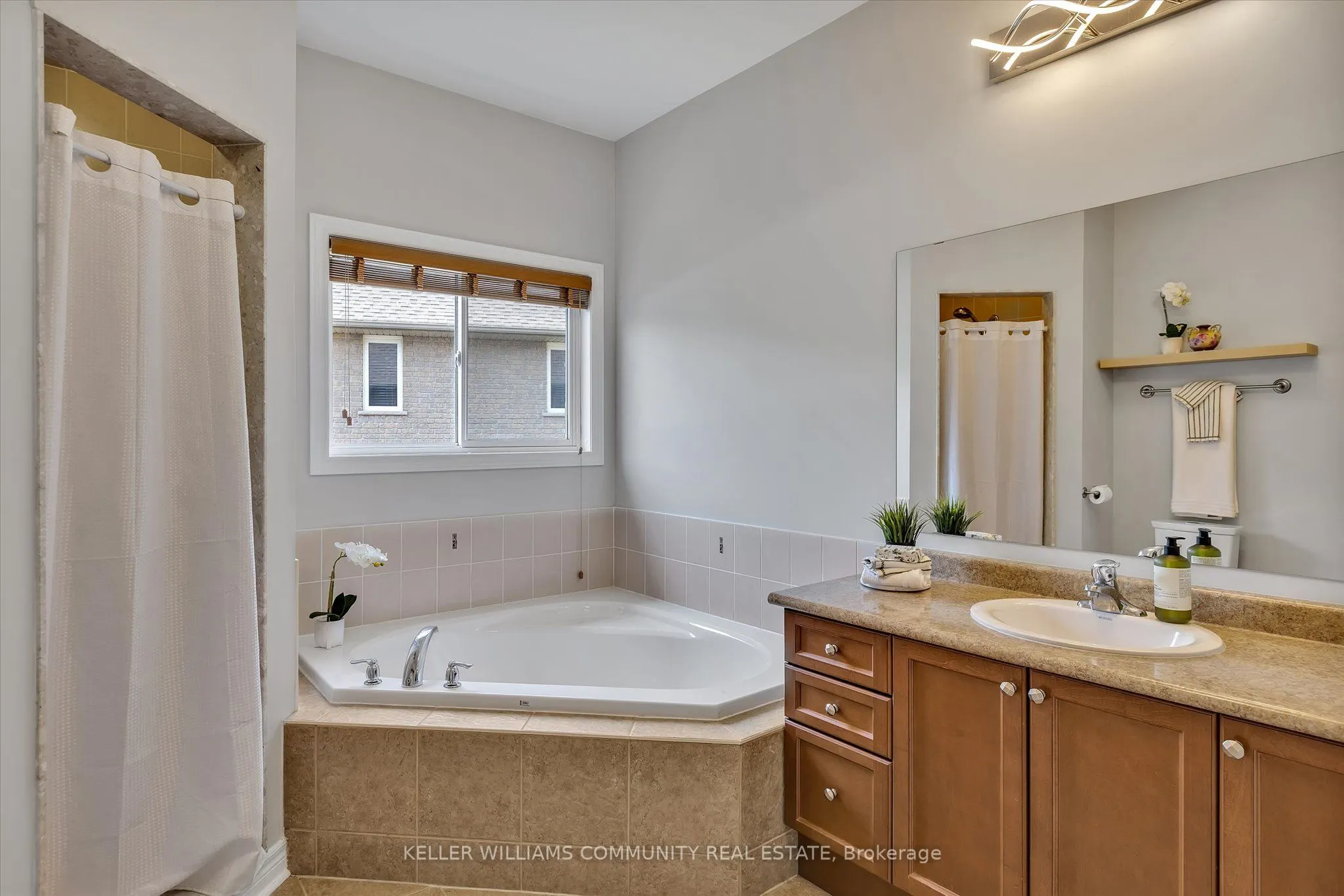 238 Lorne Court
