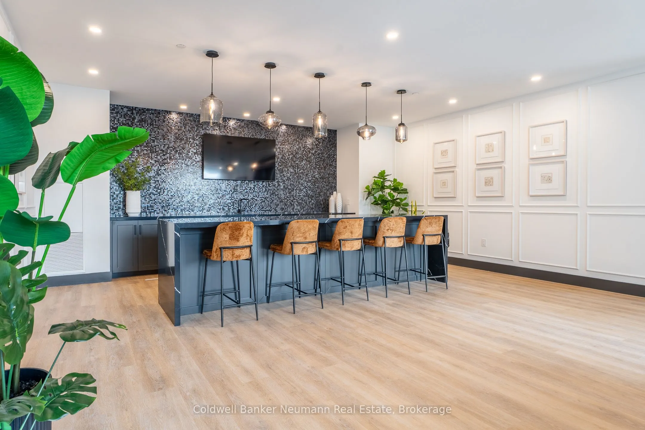 1882 Gordon Street, #215