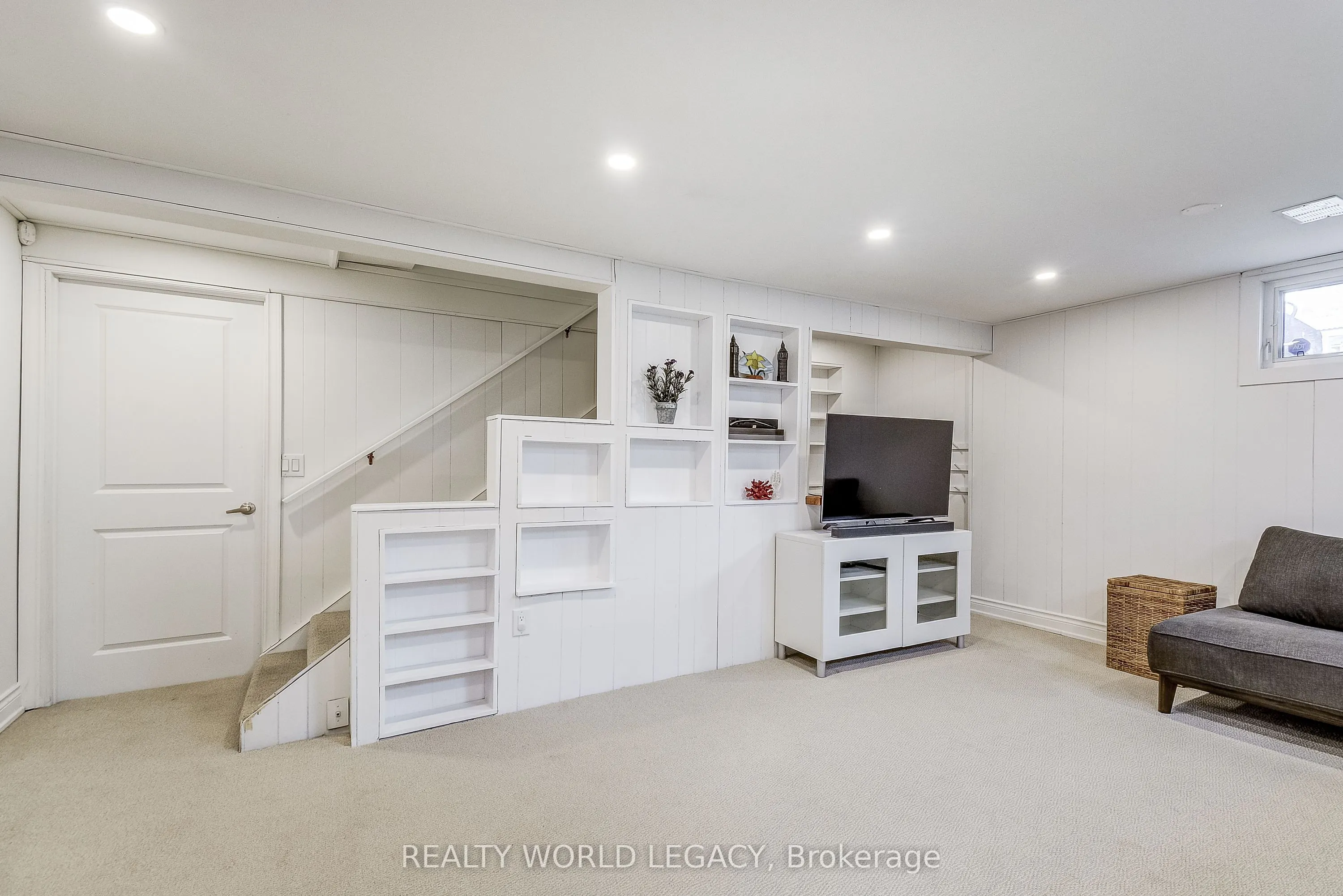 183 Nash Road N