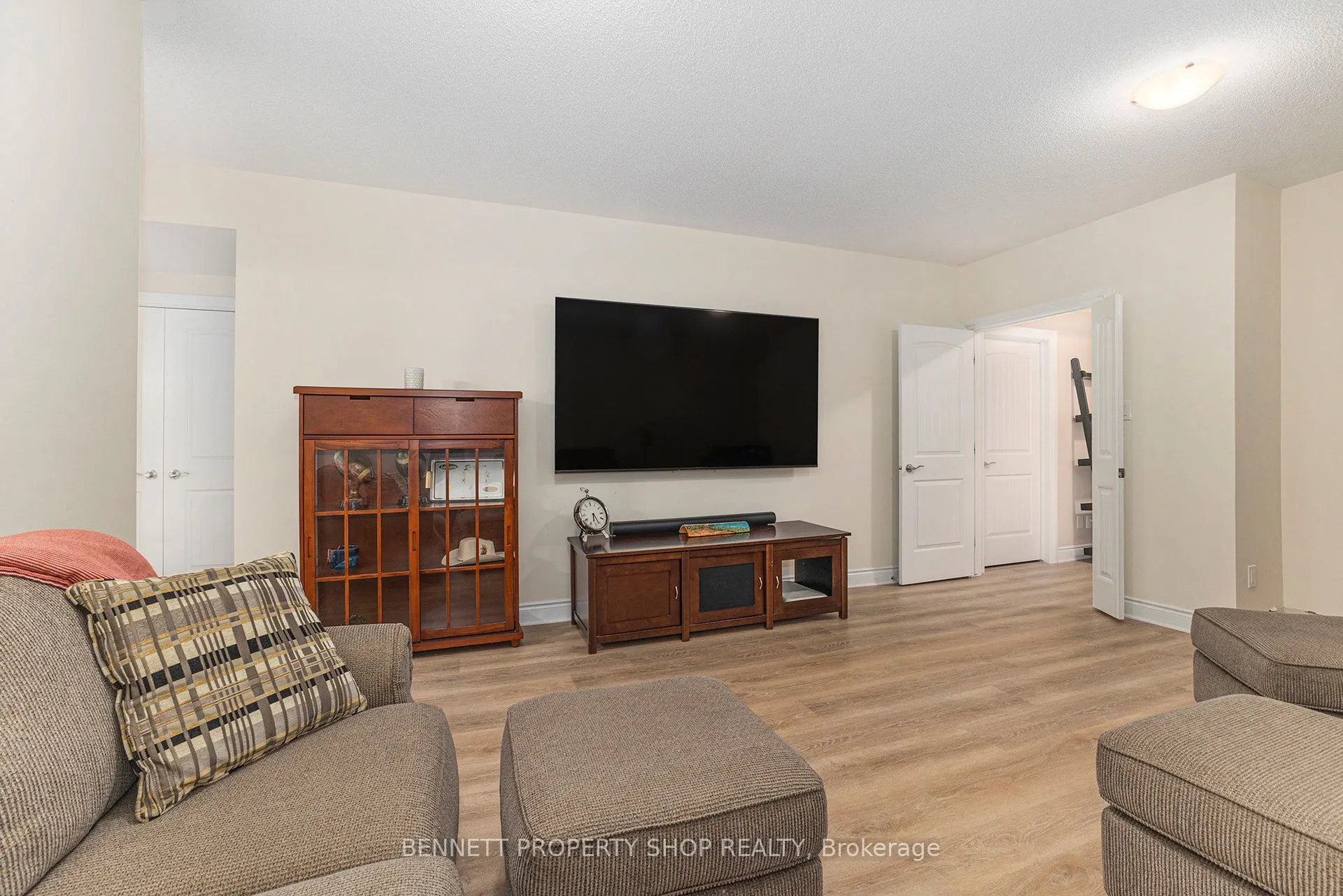 123 Elfin Grove