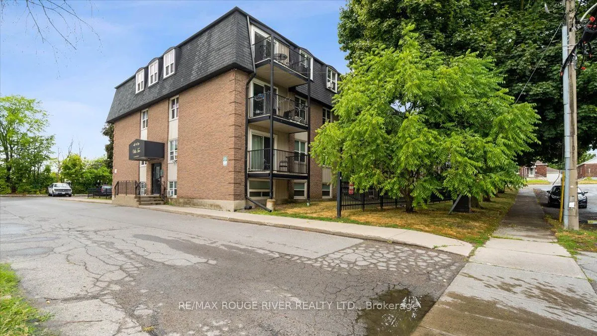 25 College Street E, #205