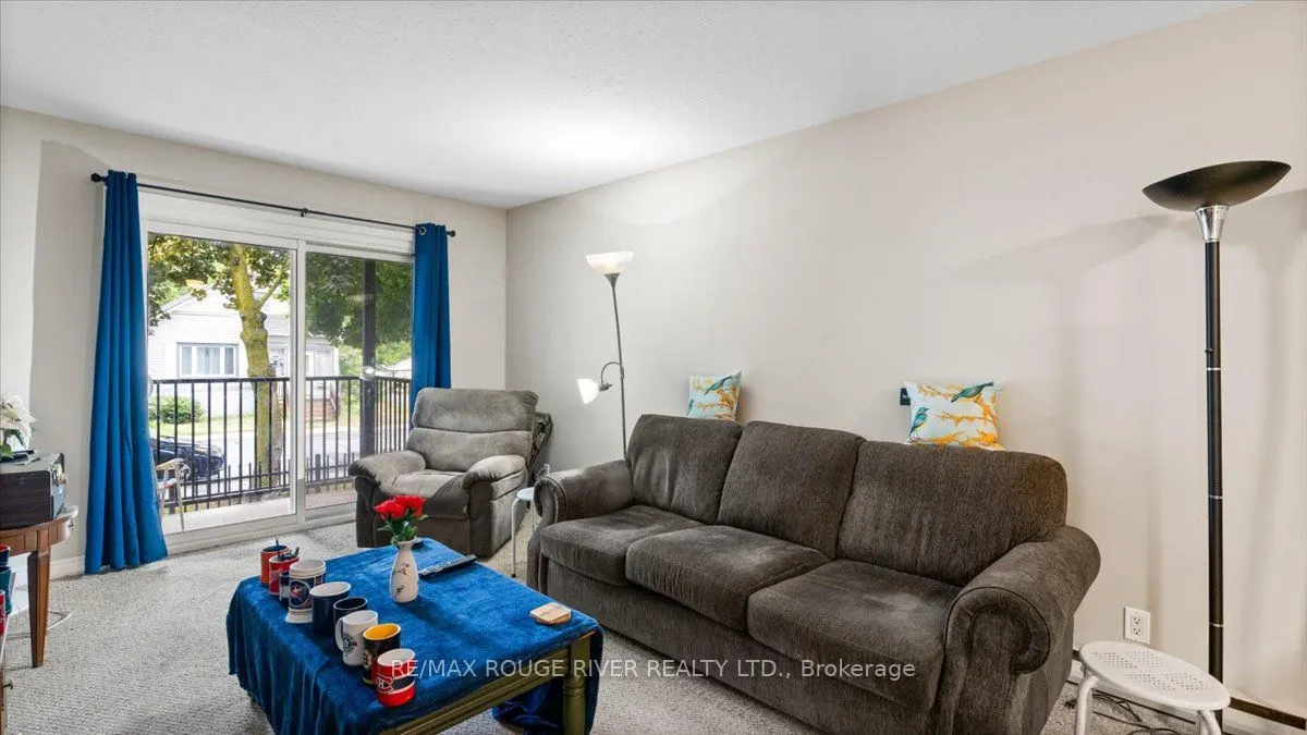 25 College Street E, #205