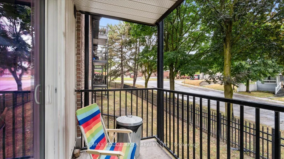 25 College Street E, #205