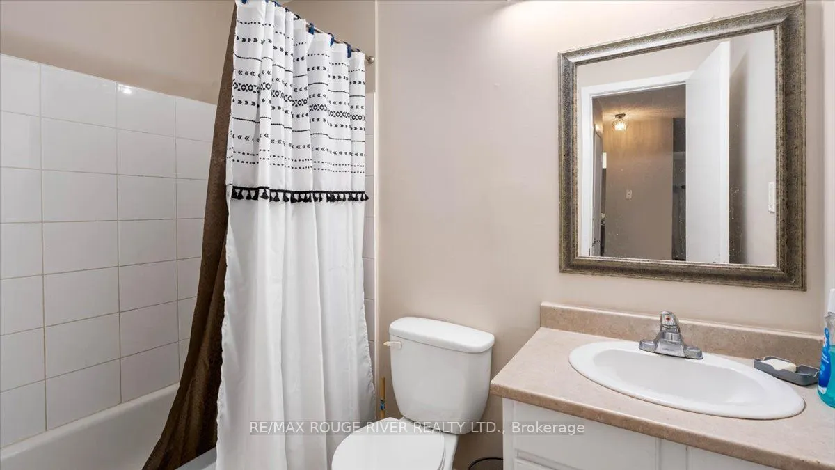 25 College Street E, #205