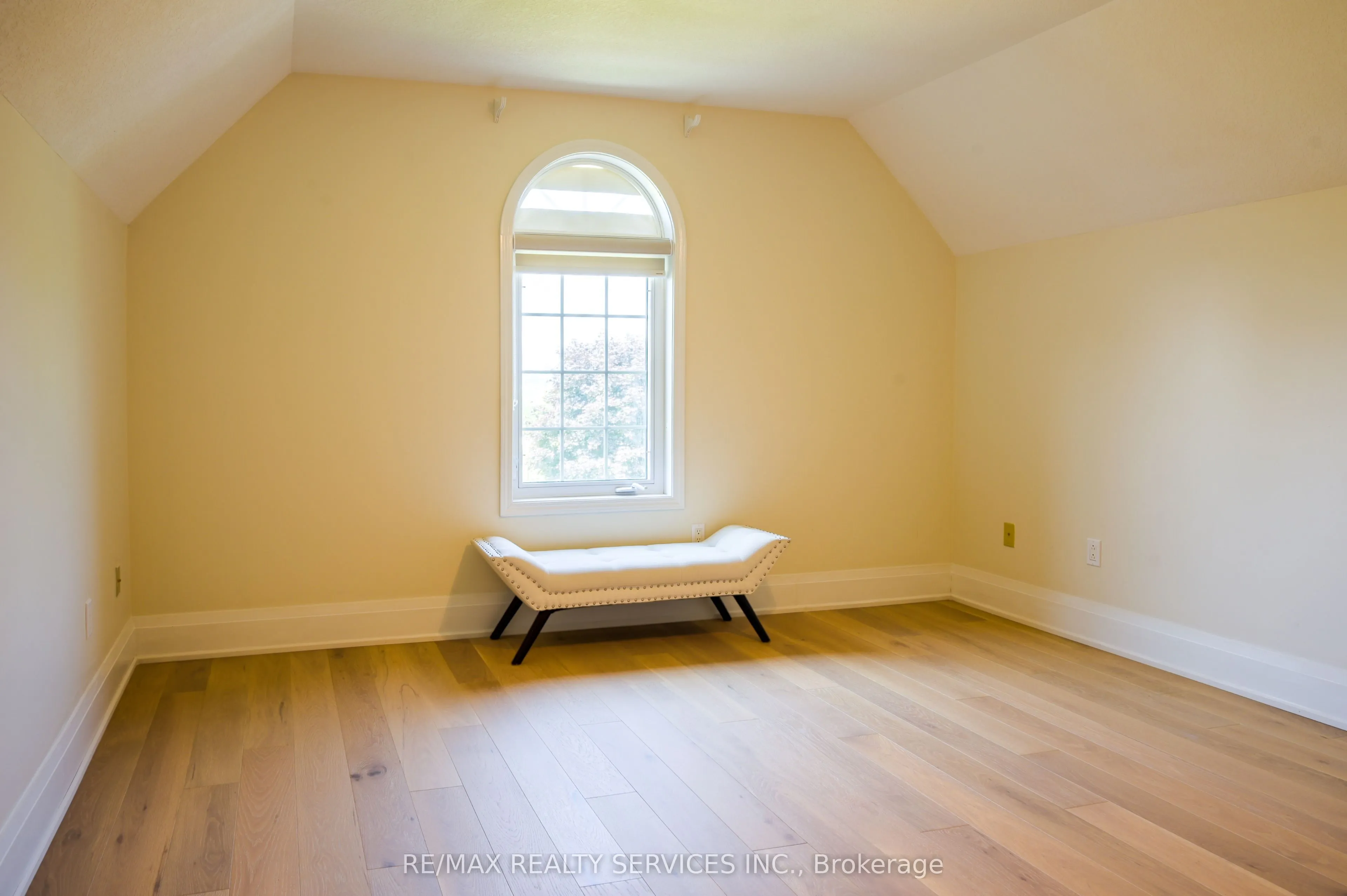 214 & 218 Maple Avenue S