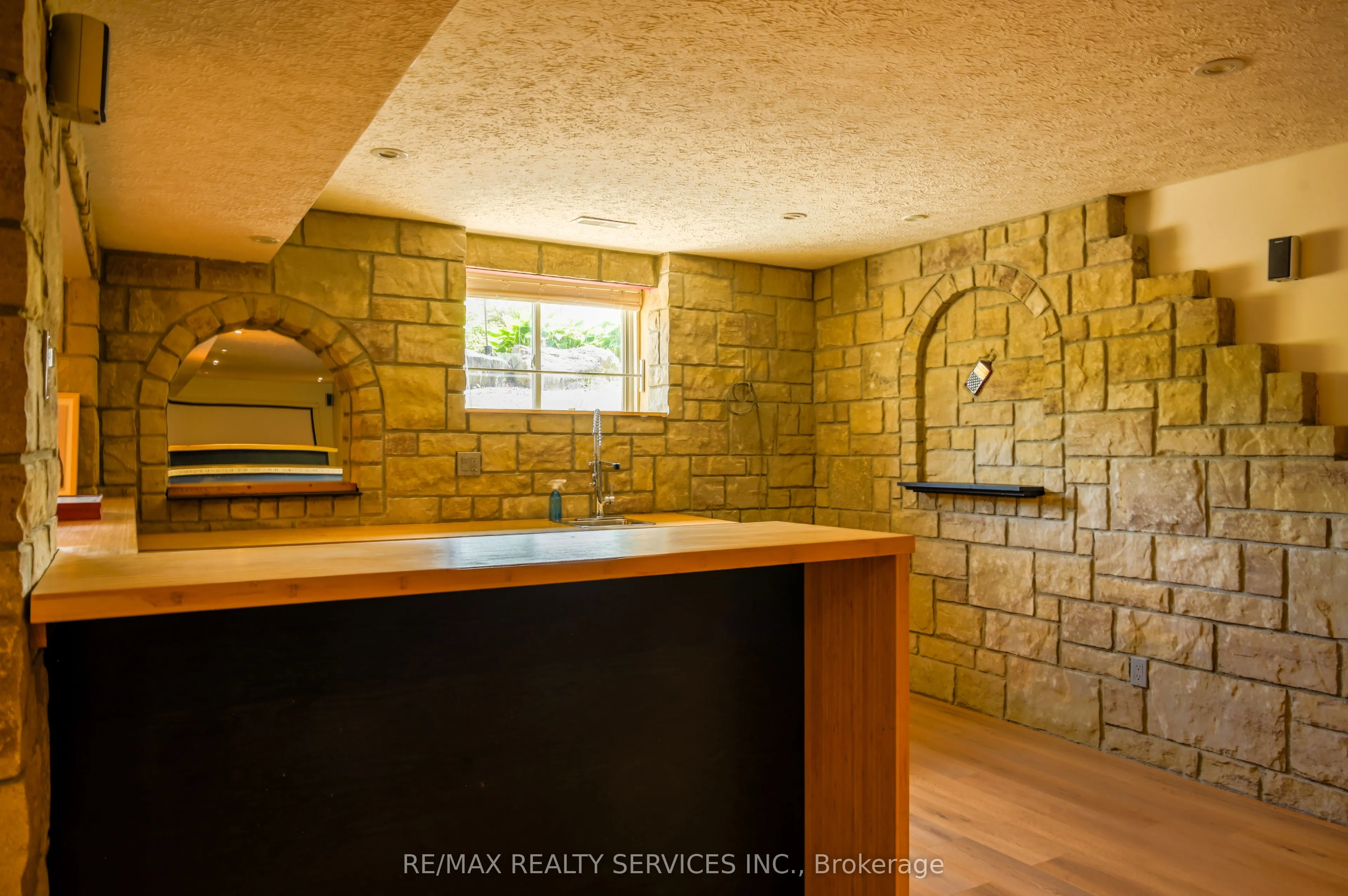 214 & 218 Maple Avenue S