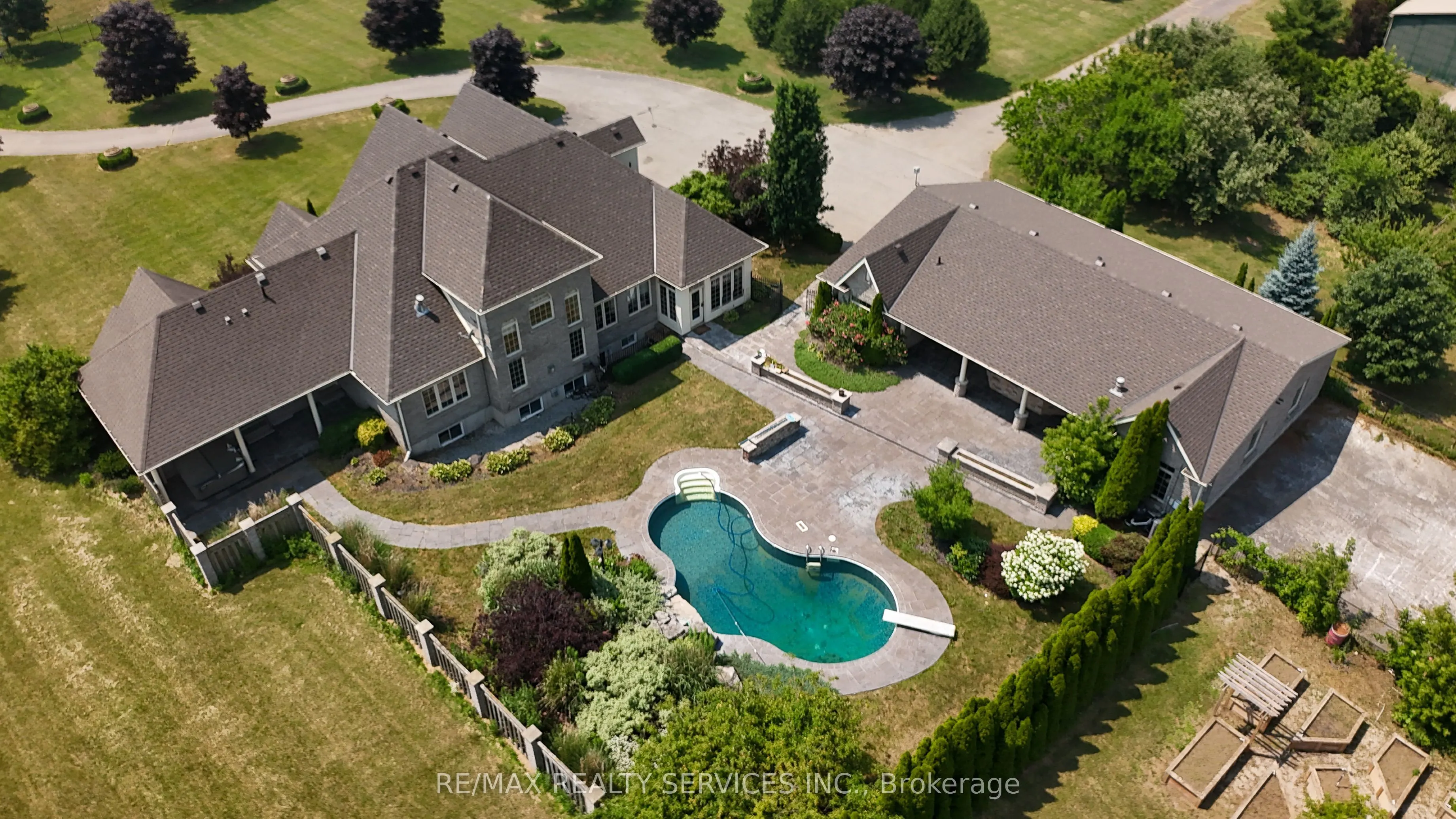 214 & 218 Maple Avenue S