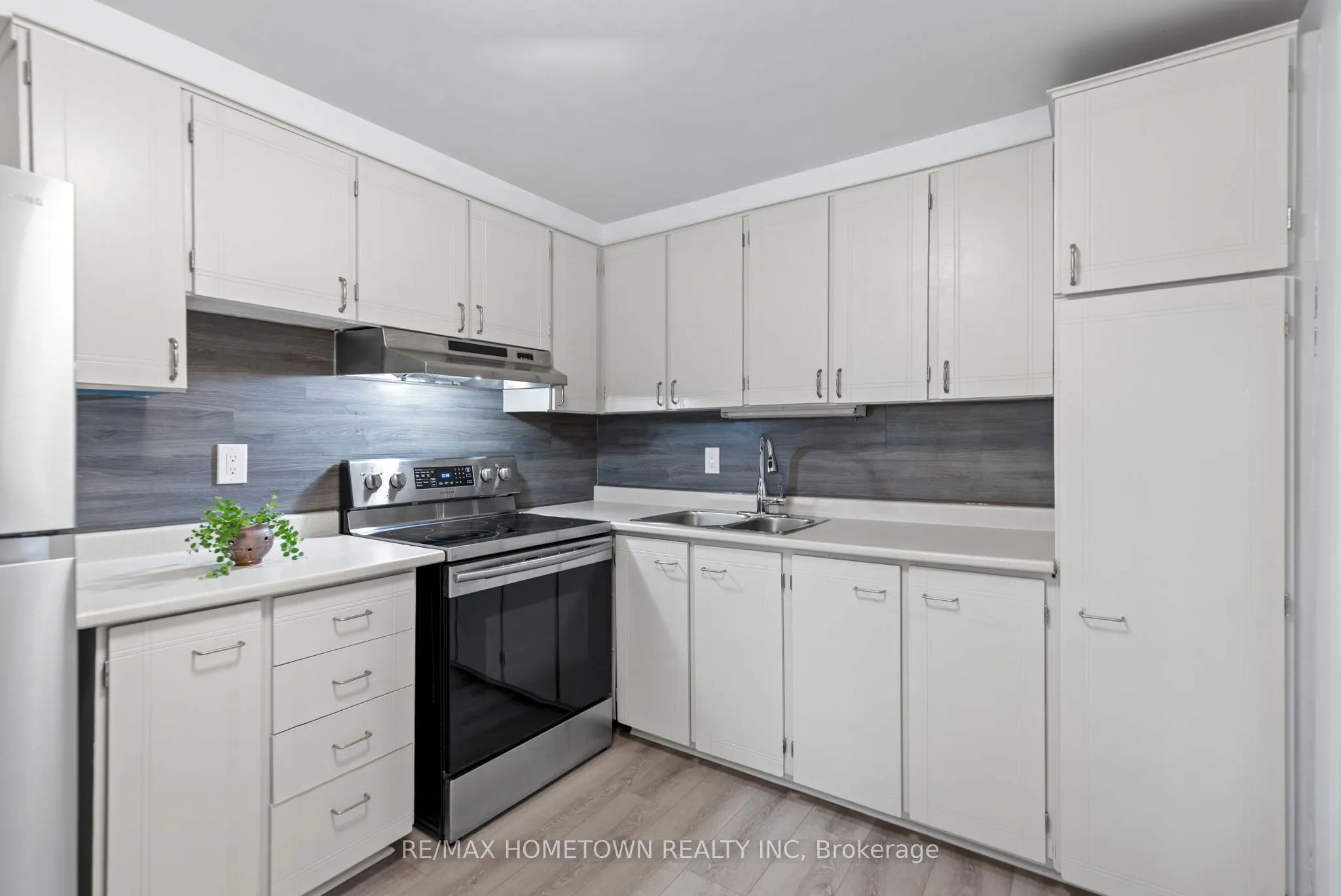 109 King Street E, #304