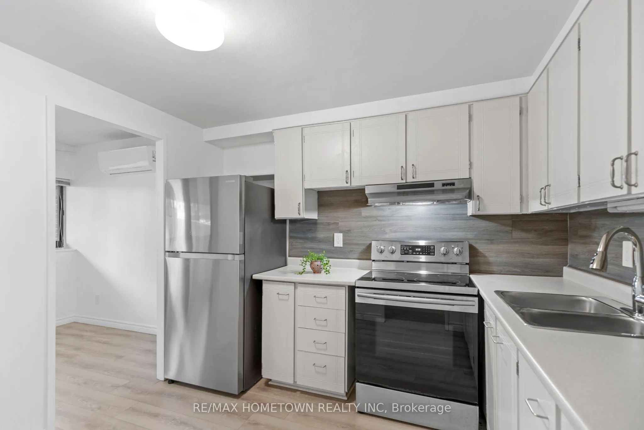 109 King Street E, #304