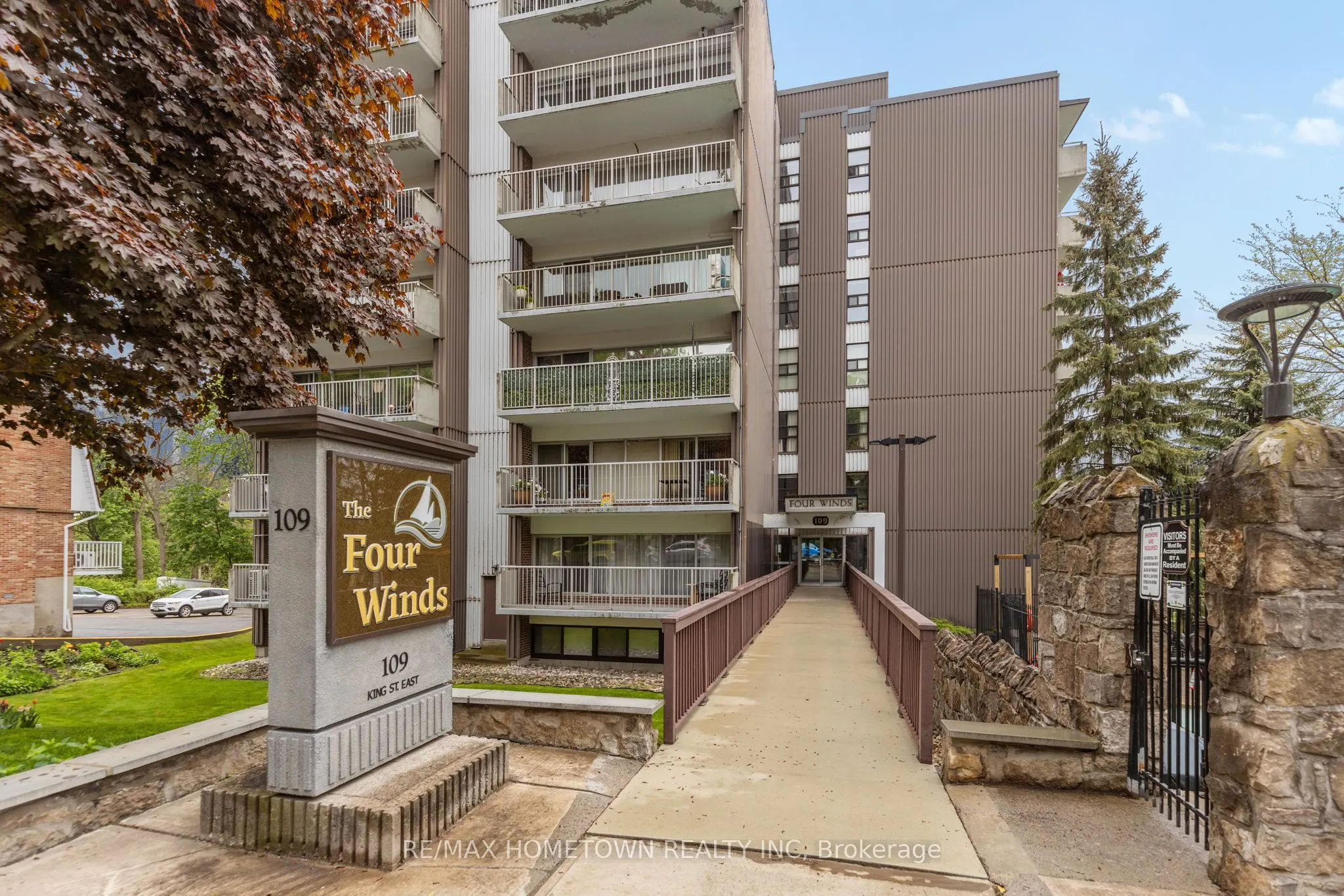 109 King Street E, #304