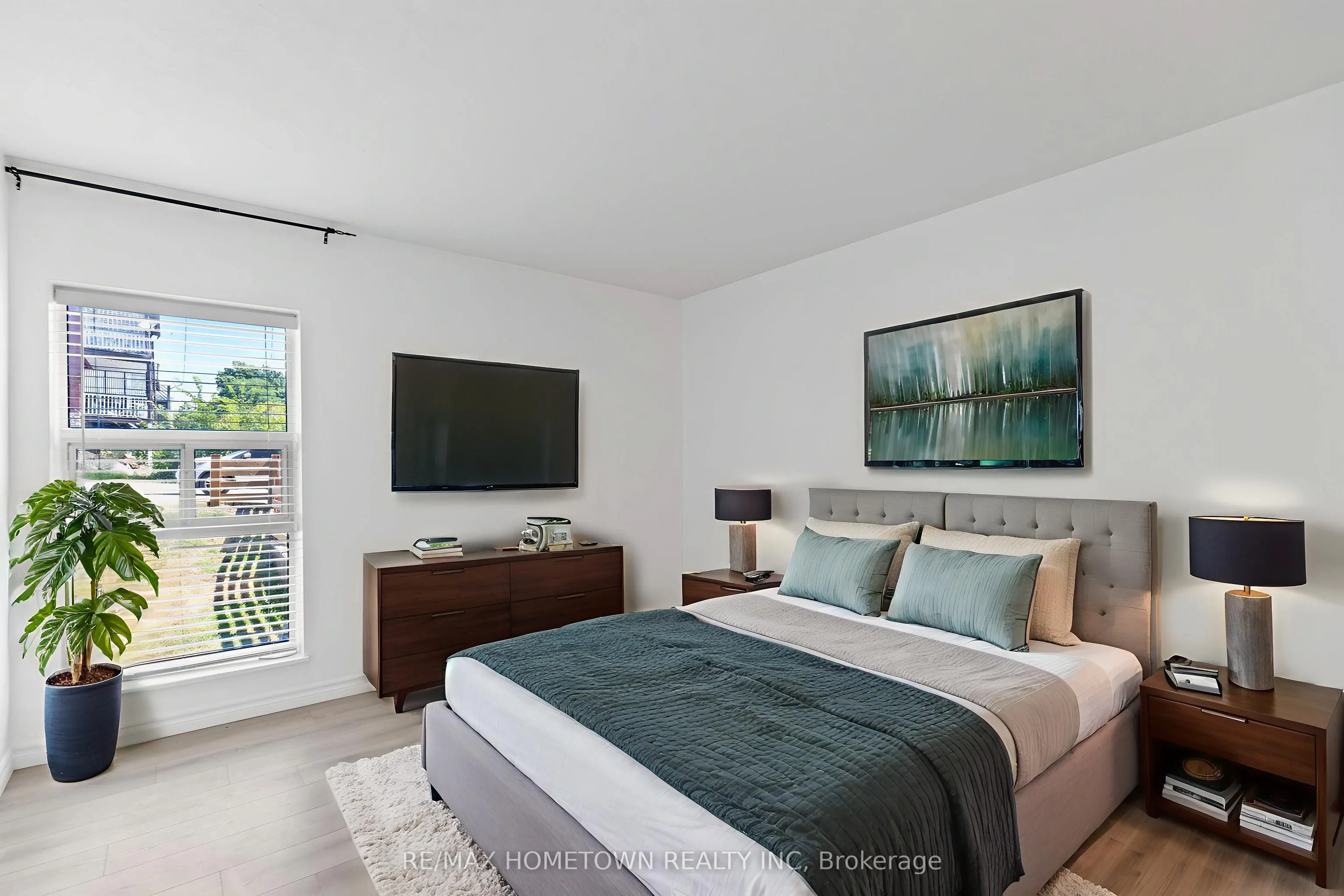 109 King Street E, #304