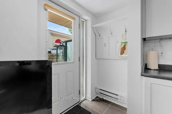 121 Queen Street, #A4