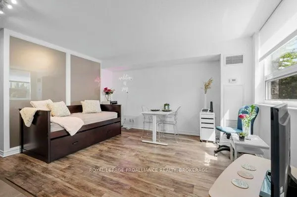 121 Queen Street, #A4