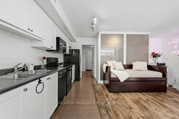 121 Queen Street, #A4