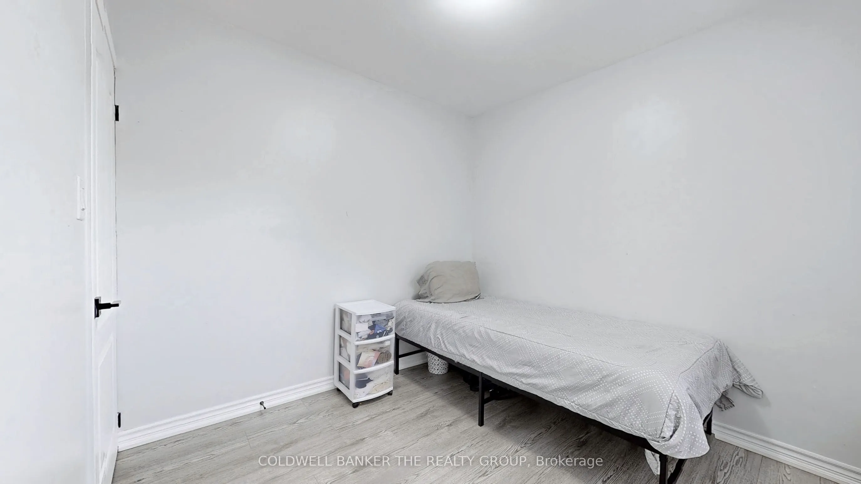 194 Simcoe Street E