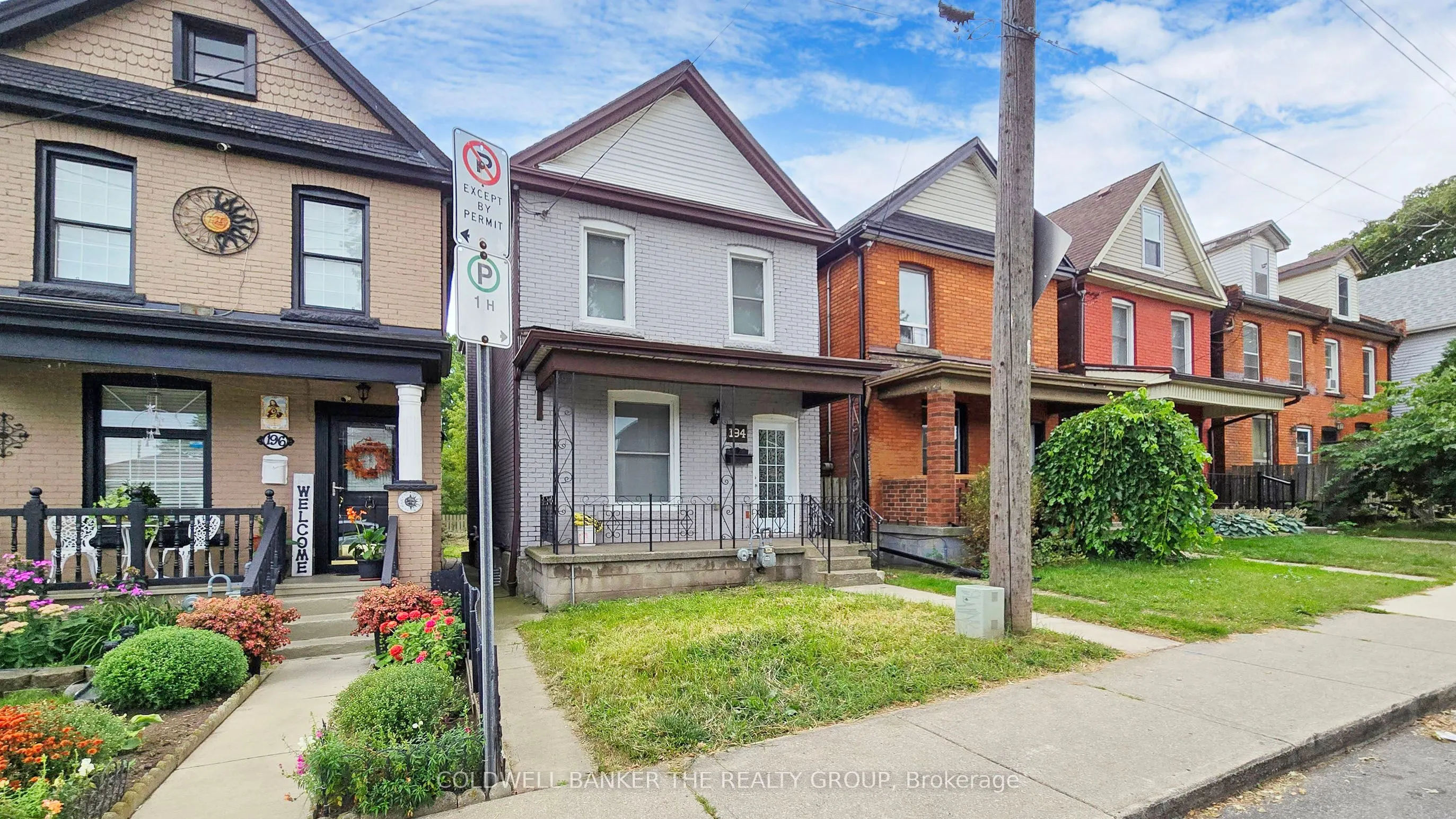 194 Simcoe Street E