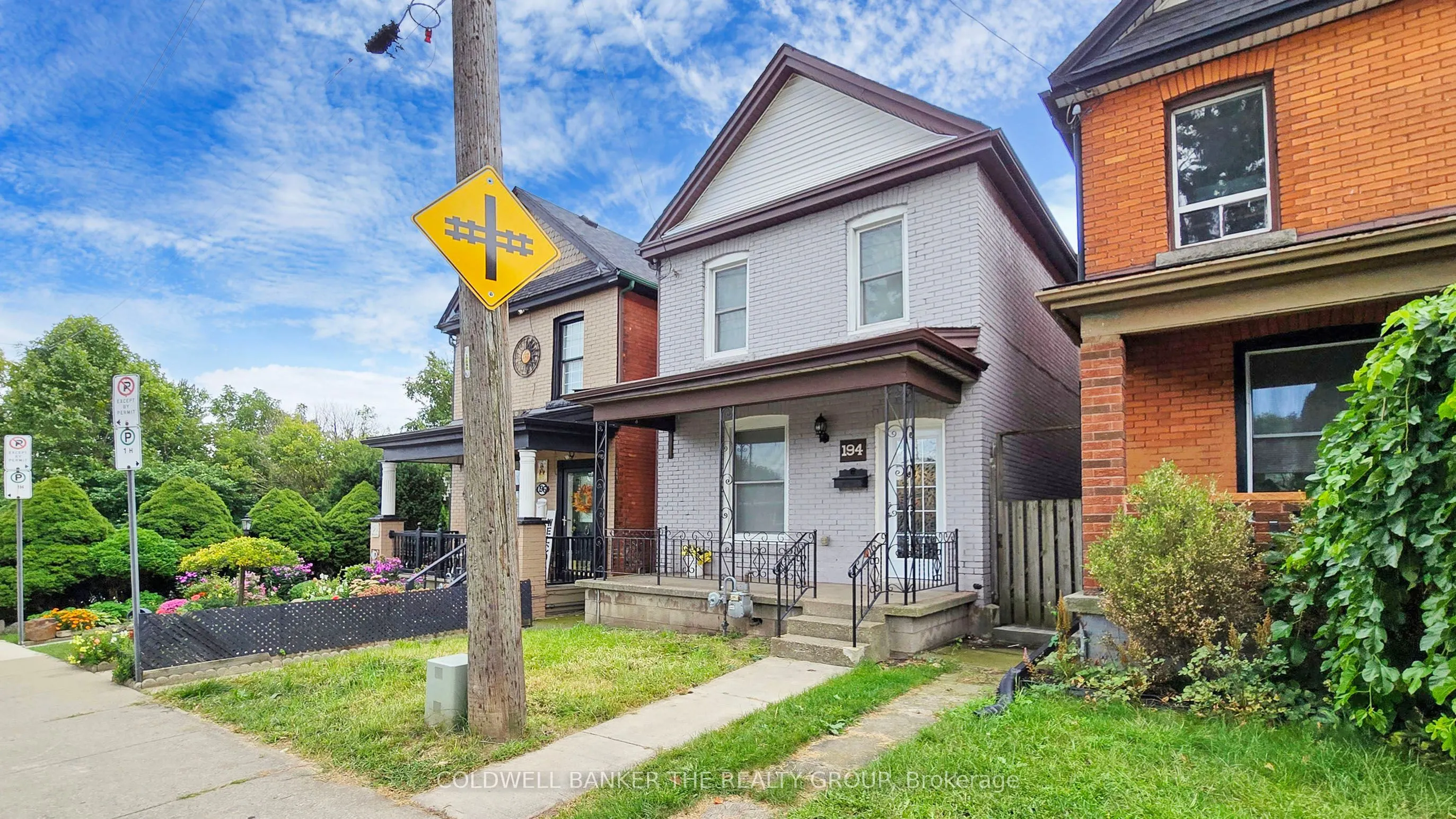 194 Simcoe Street E