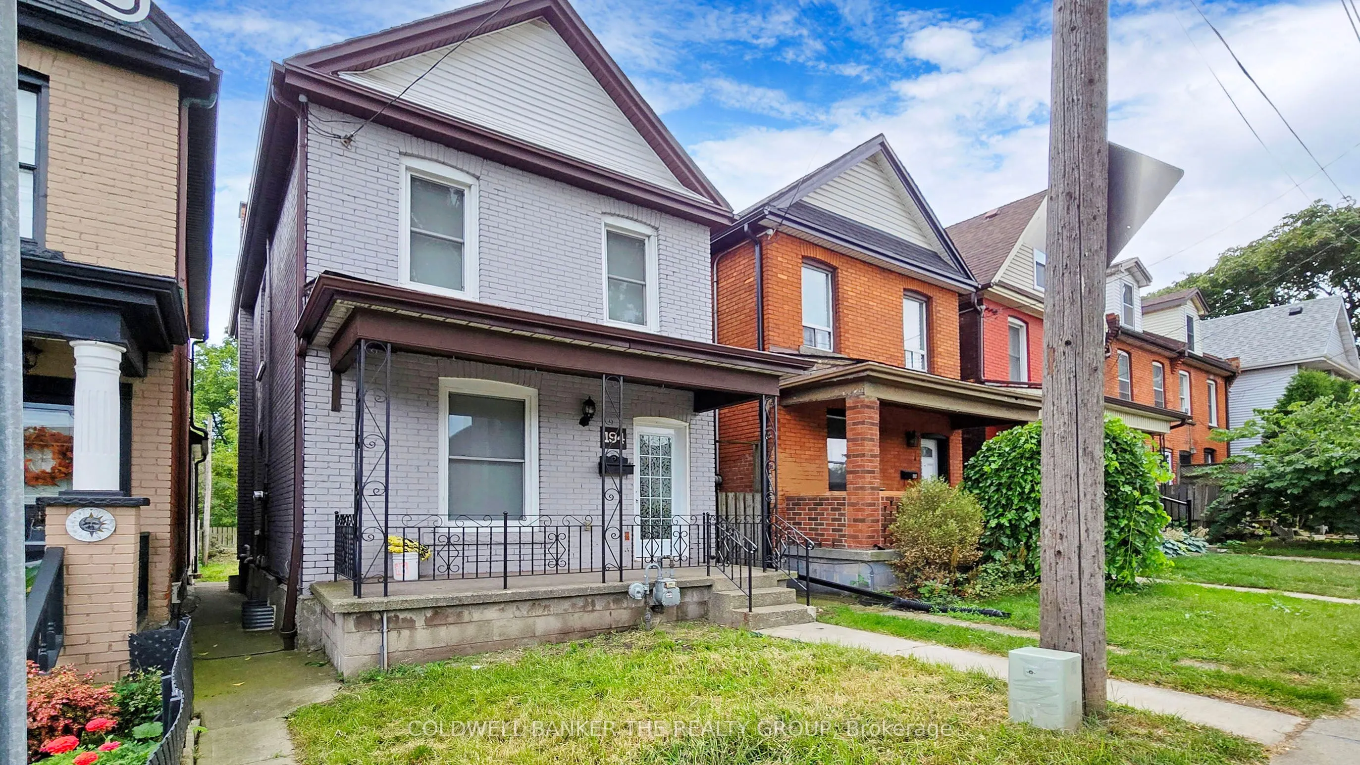 194 Simcoe Street E