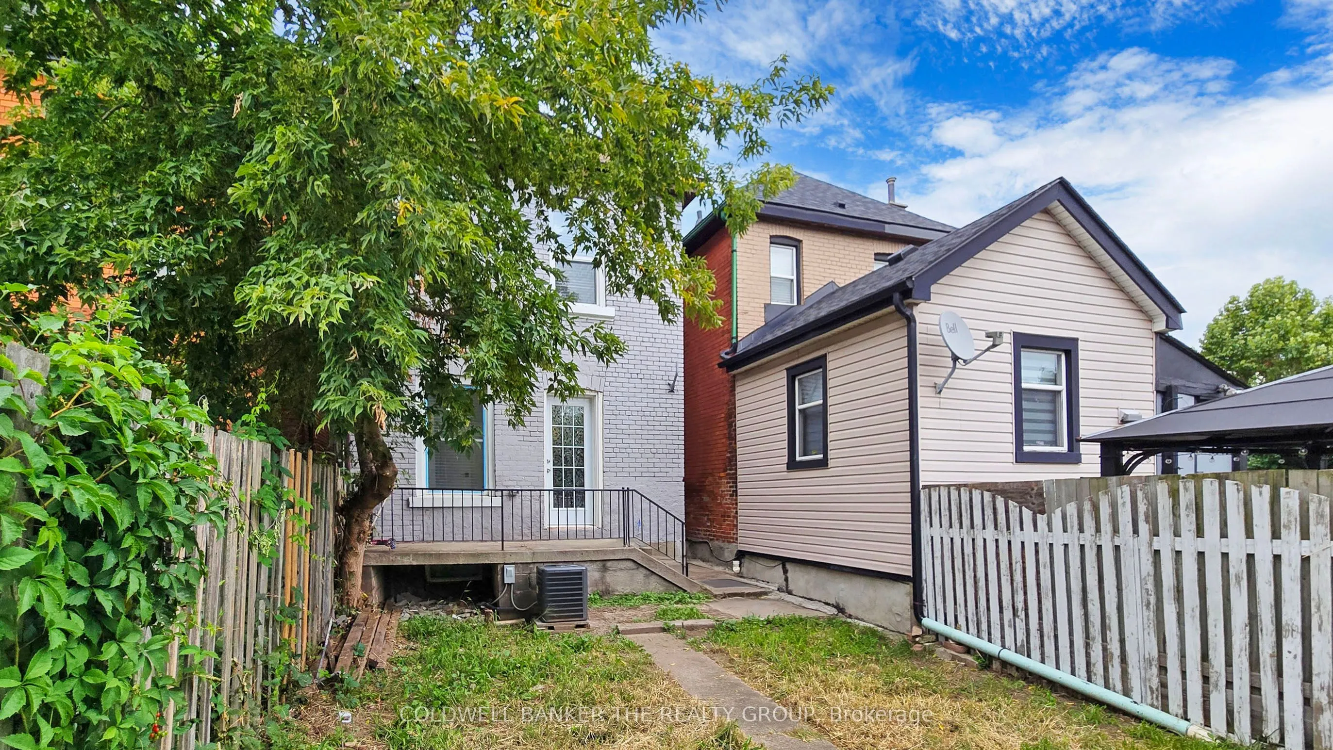 194 Simcoe Street E