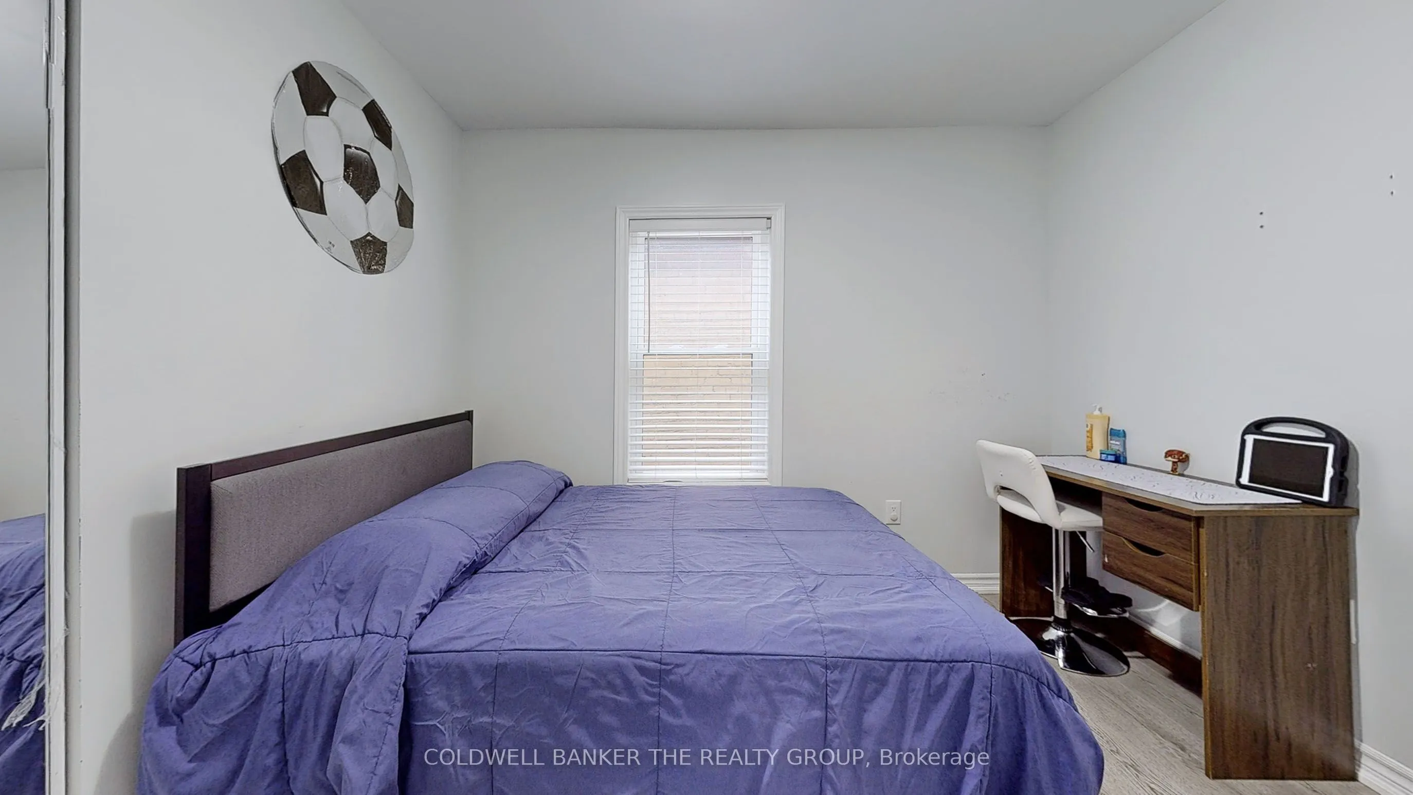 194 Simcoe Street E