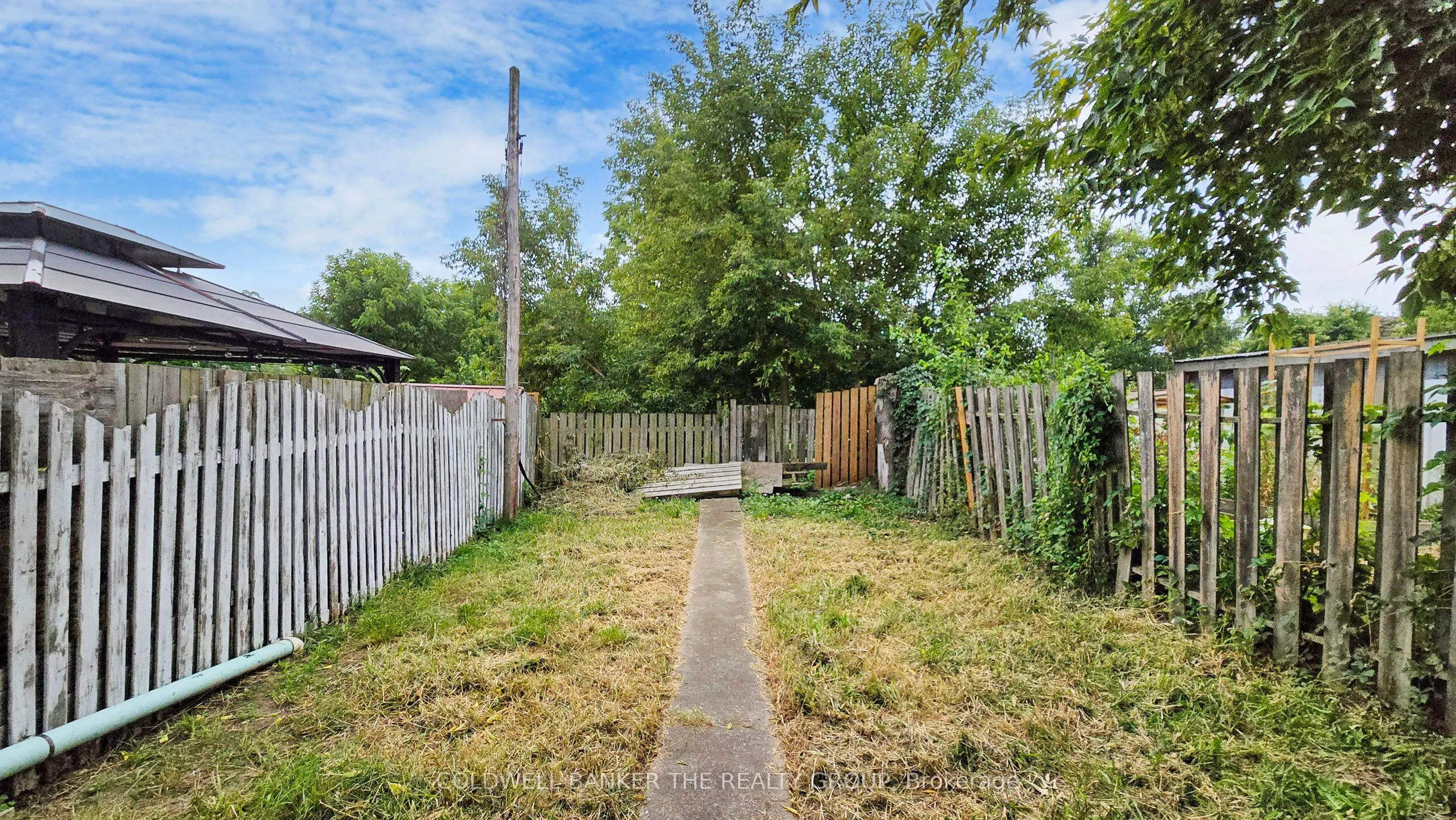 194 Simcoe Street E
