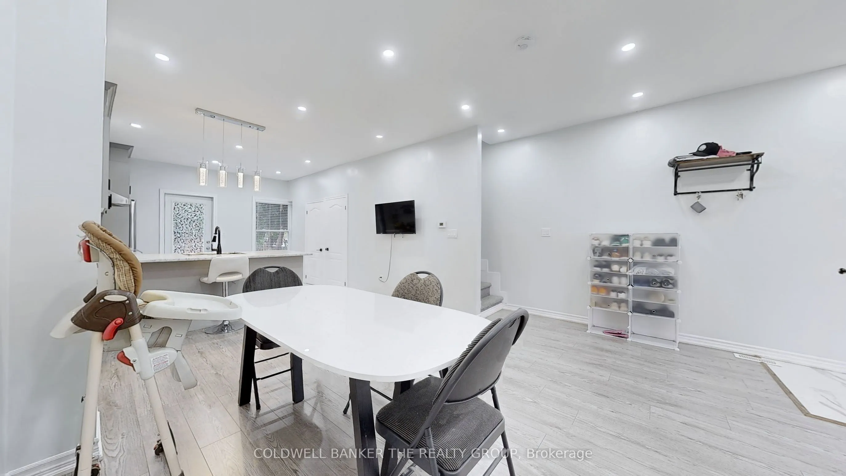 194 Simcoe Street E