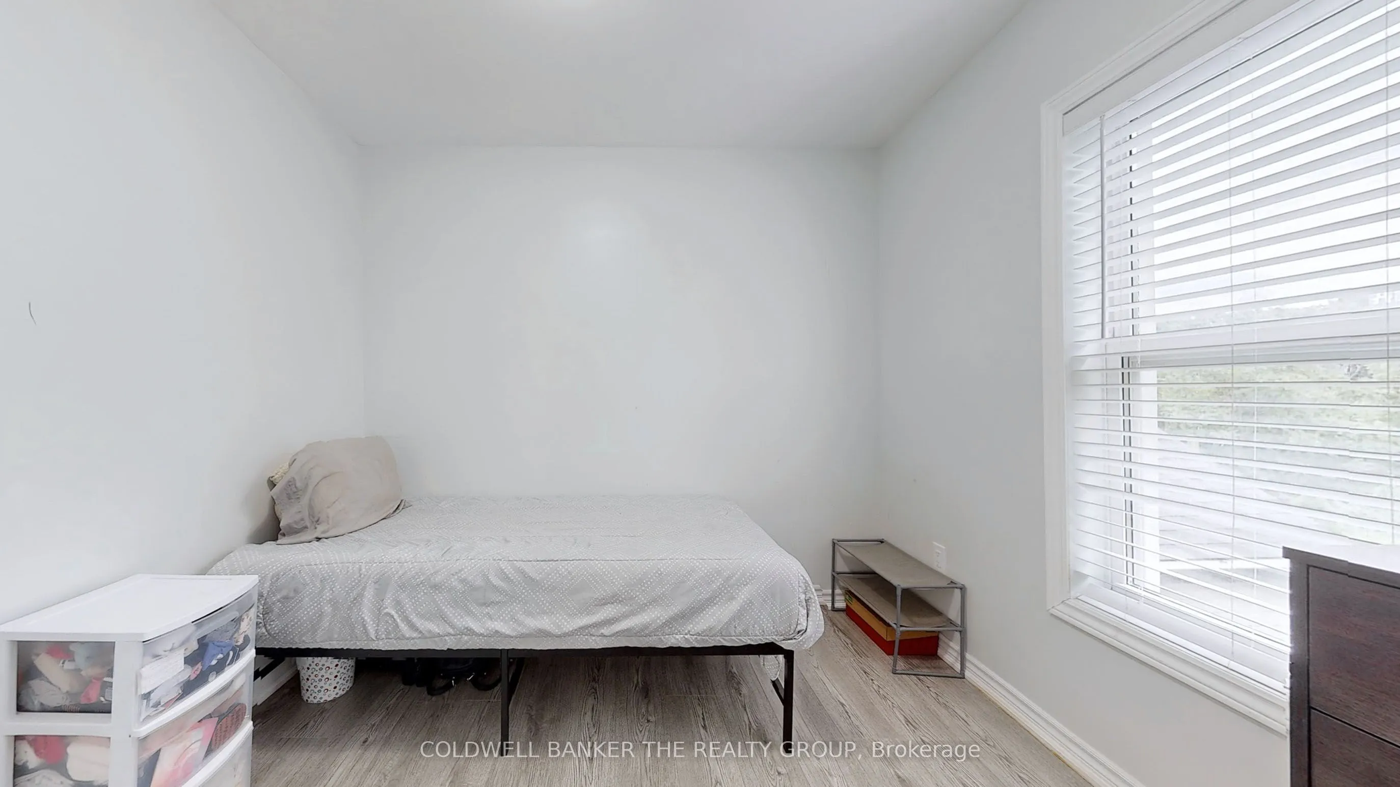 194 Simcoe Street E