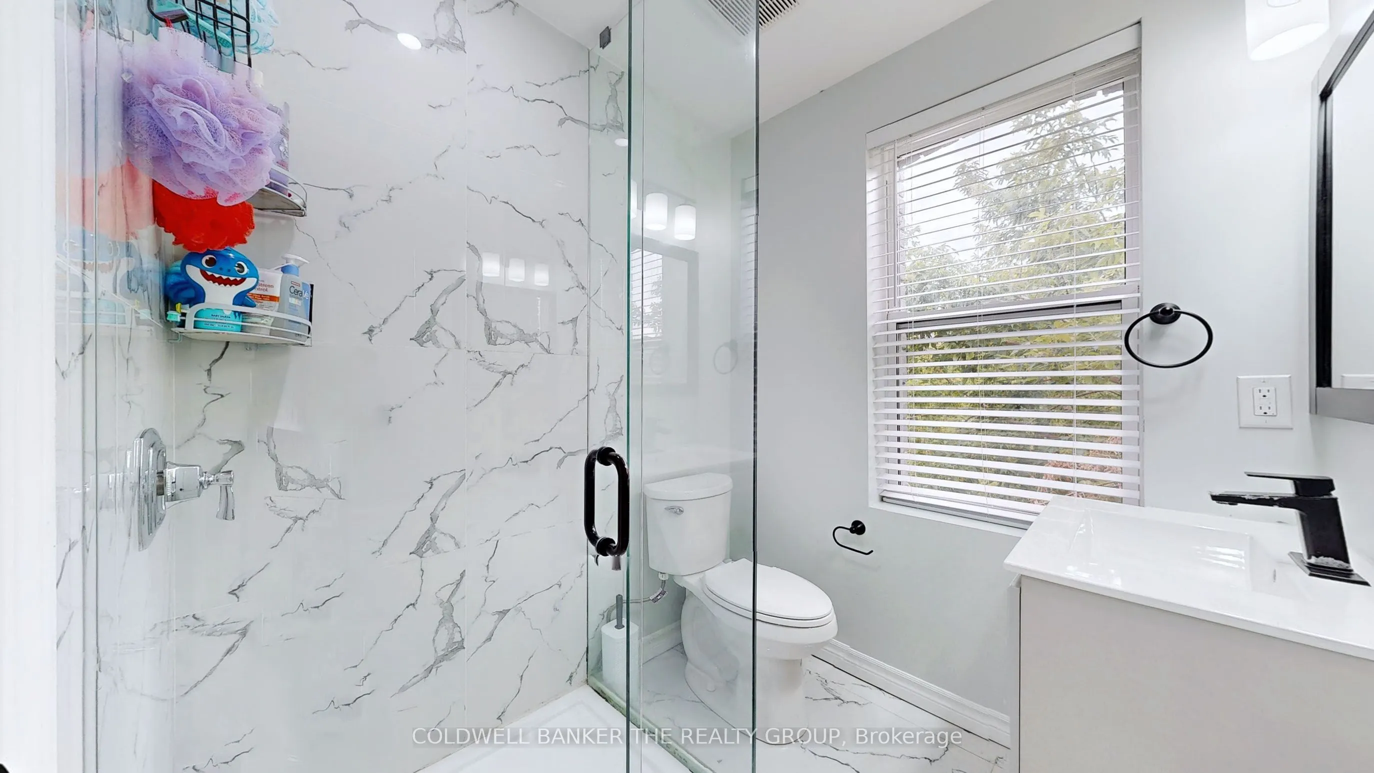 194 Simcoe Street E