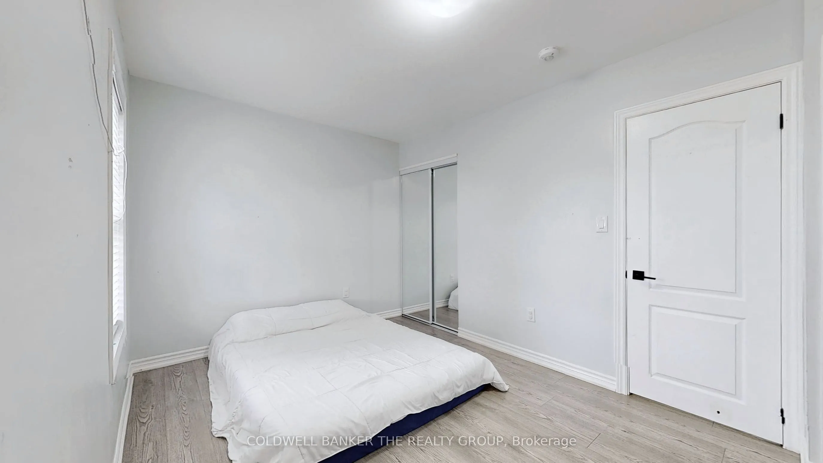 194 Simcoe Street E