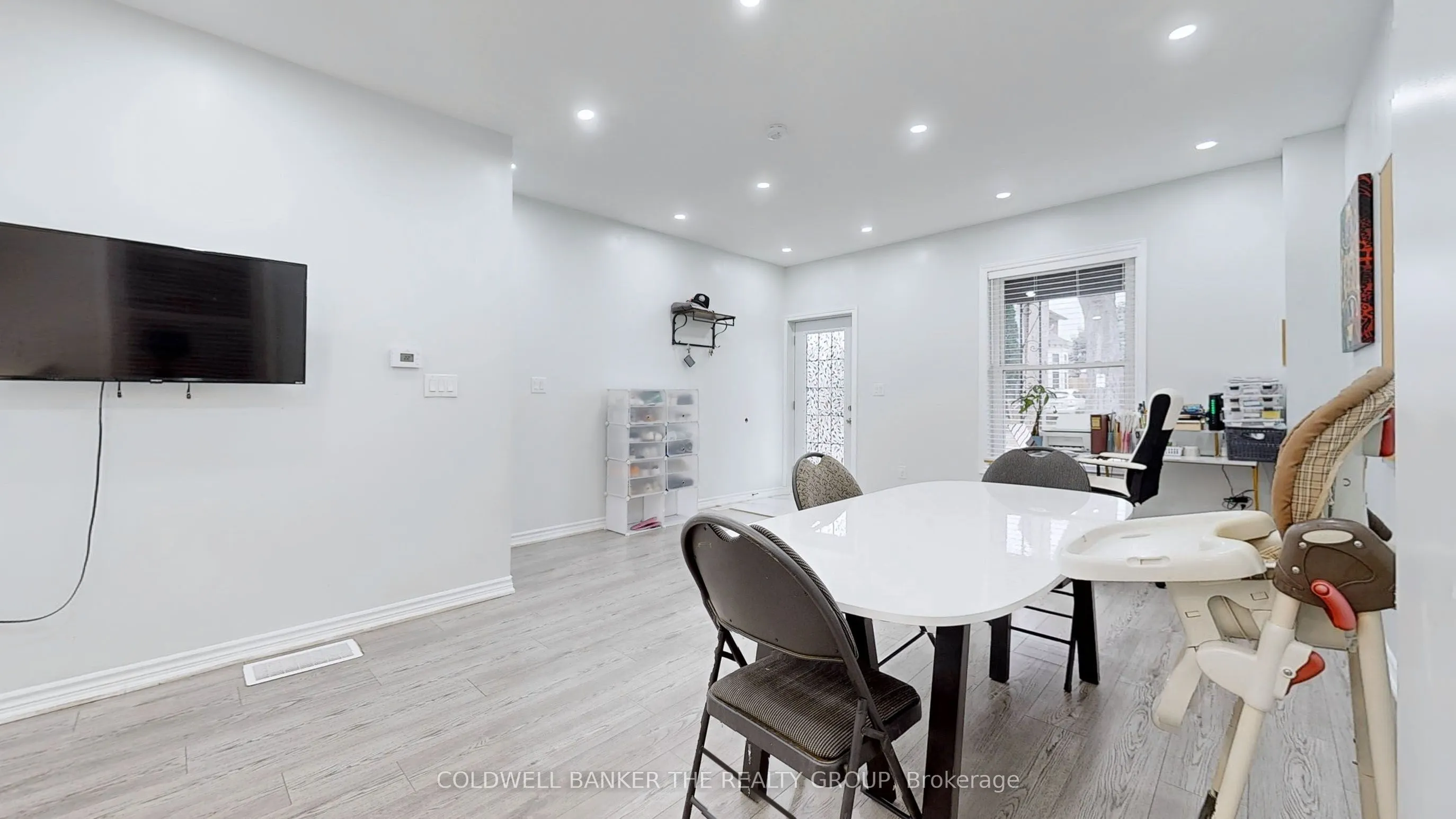 194 Simcoe Street E