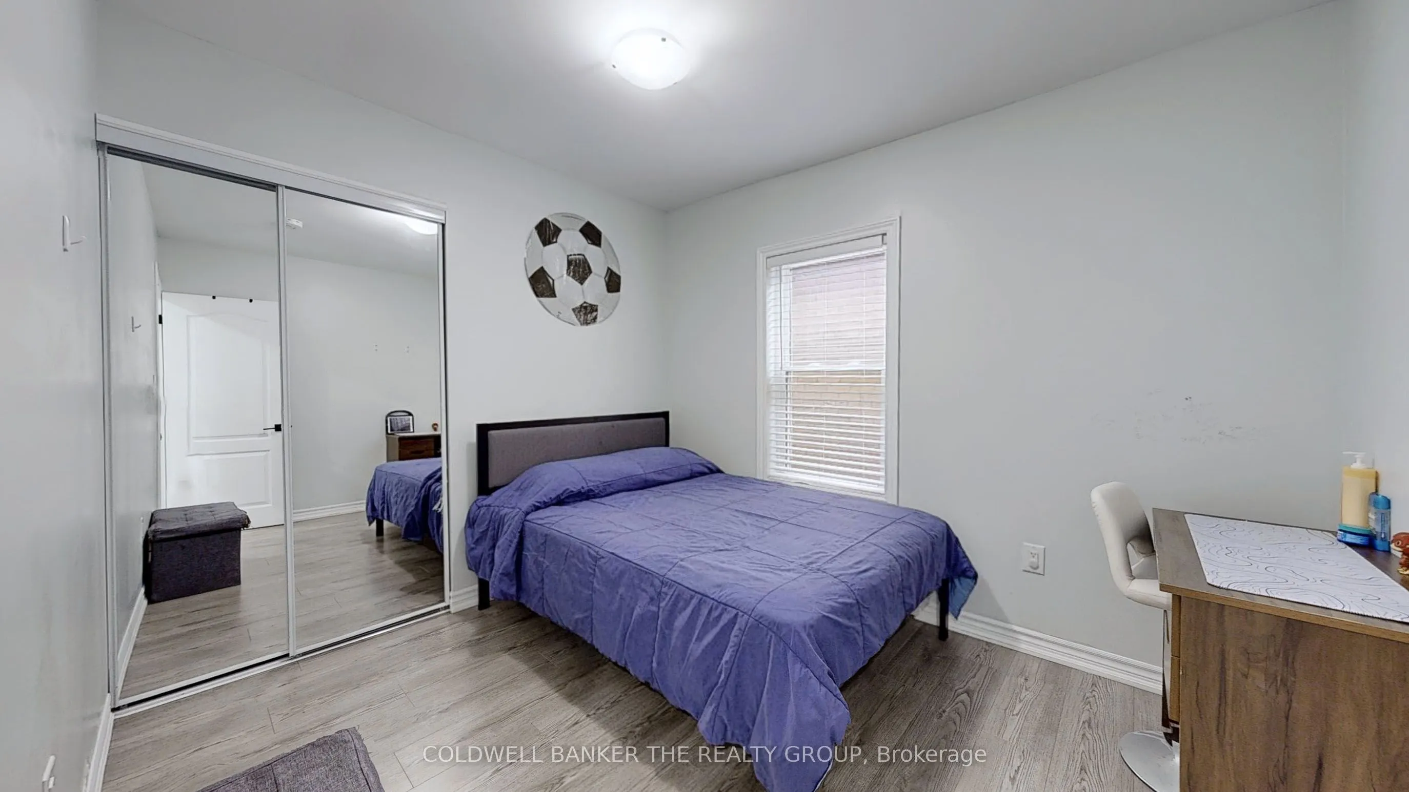 194 Simcoe Street E