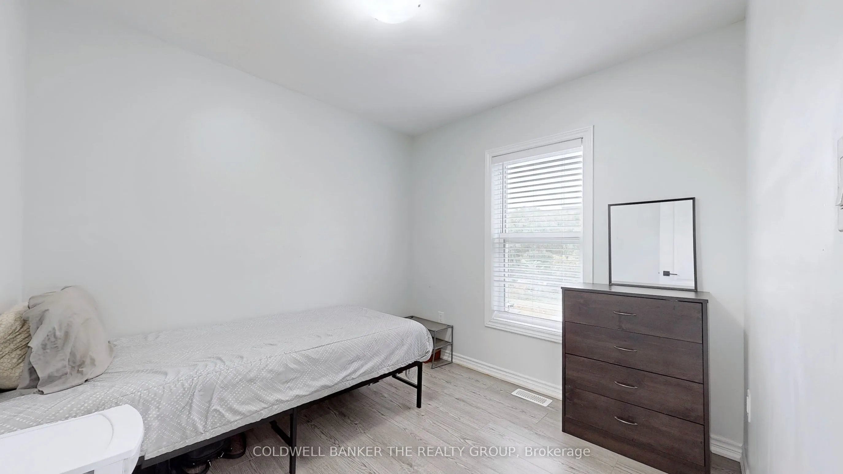 194 Simcoe Street E
