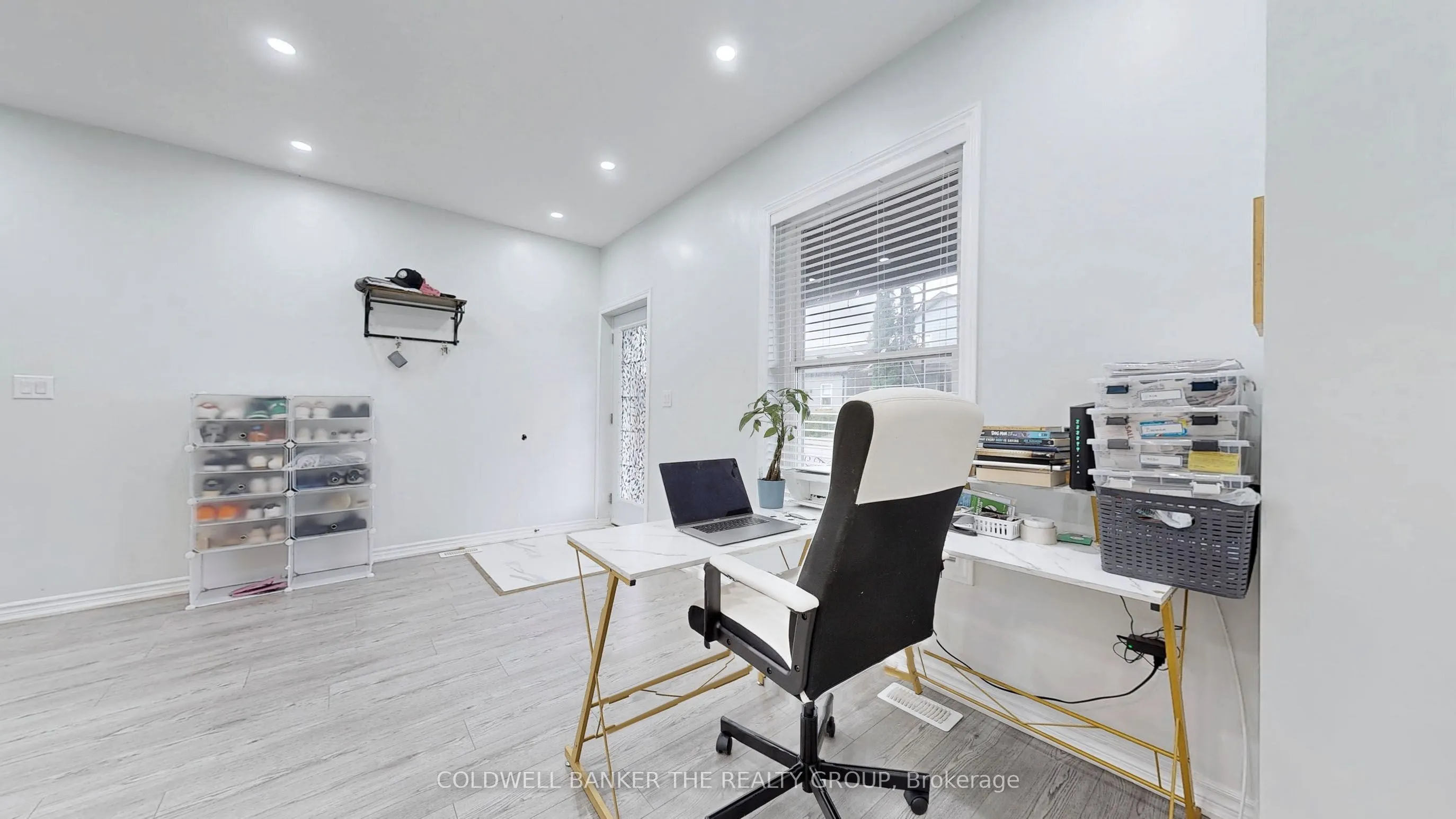 194 Simcoe Street E